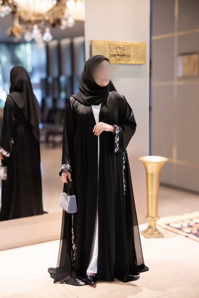 Luxury abaya  العباية الفخمة 