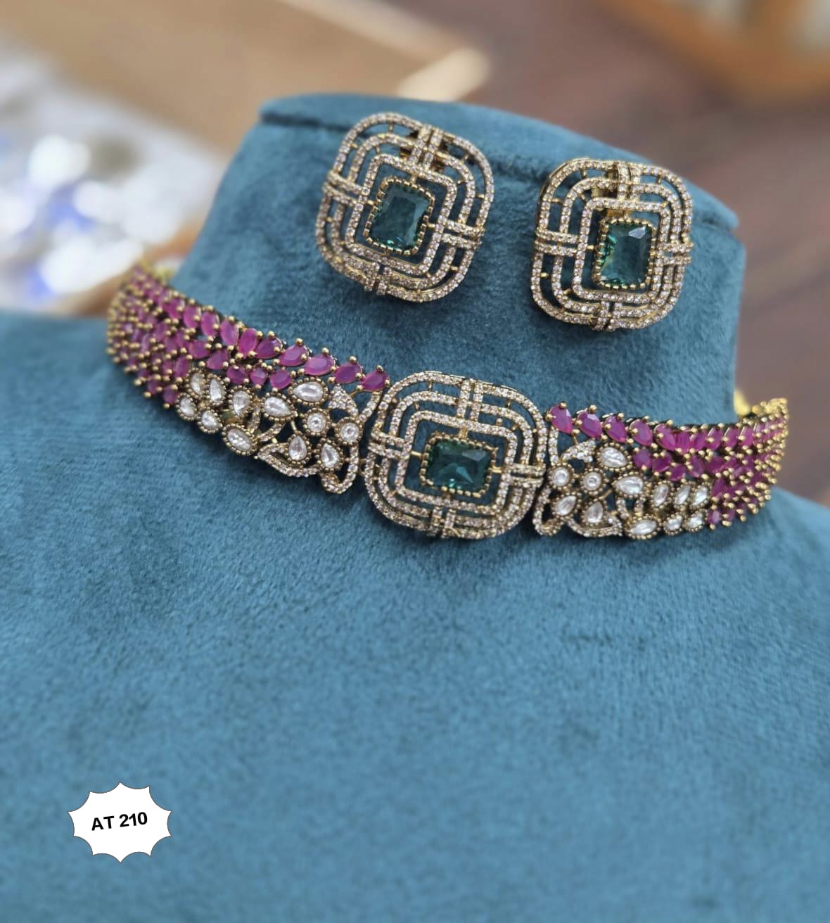 Elegant Choker Necklace Set