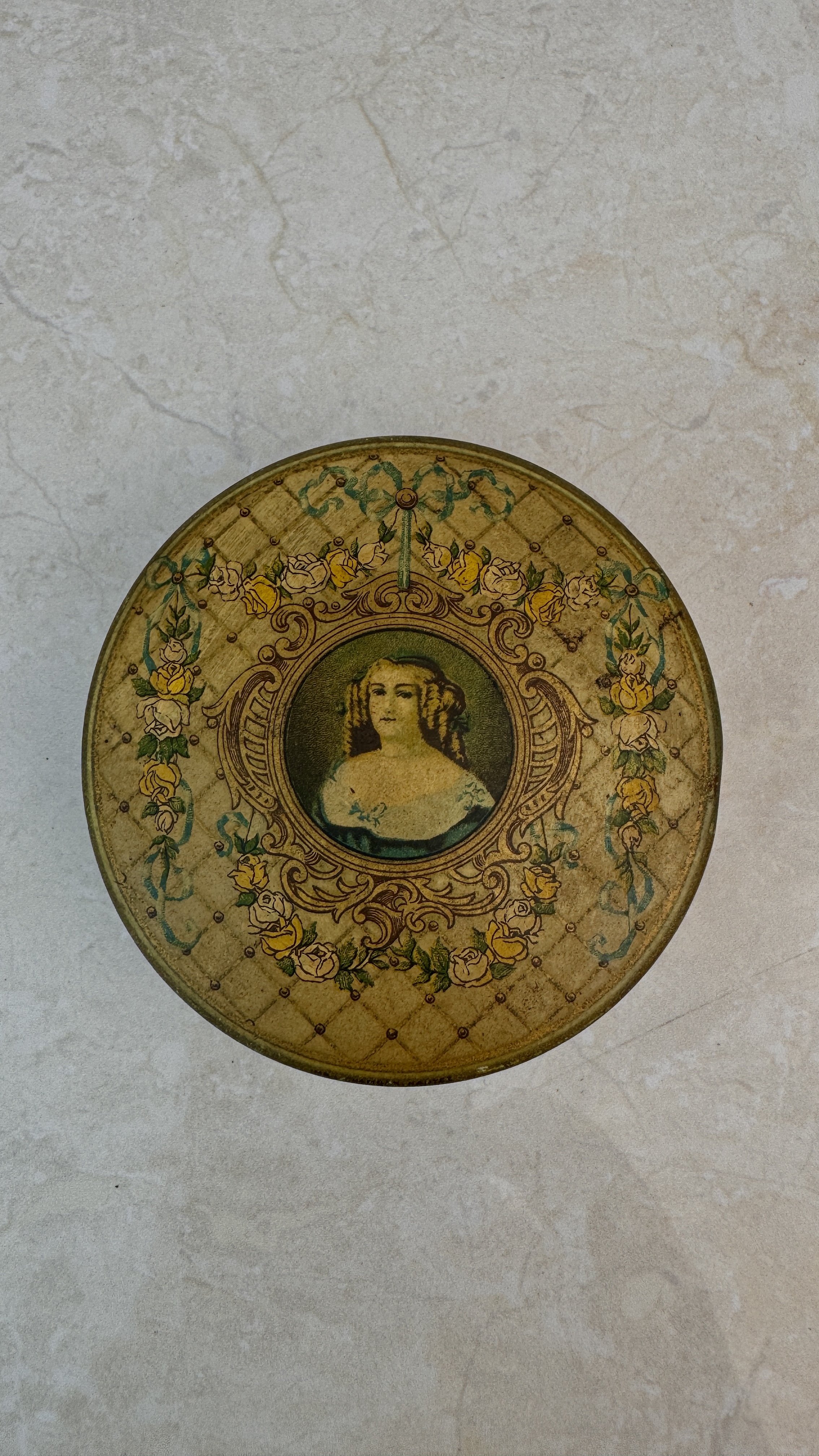 Lote 85- Caja de bombones Royat-La Marquise de Sevigné- 5/10 eur