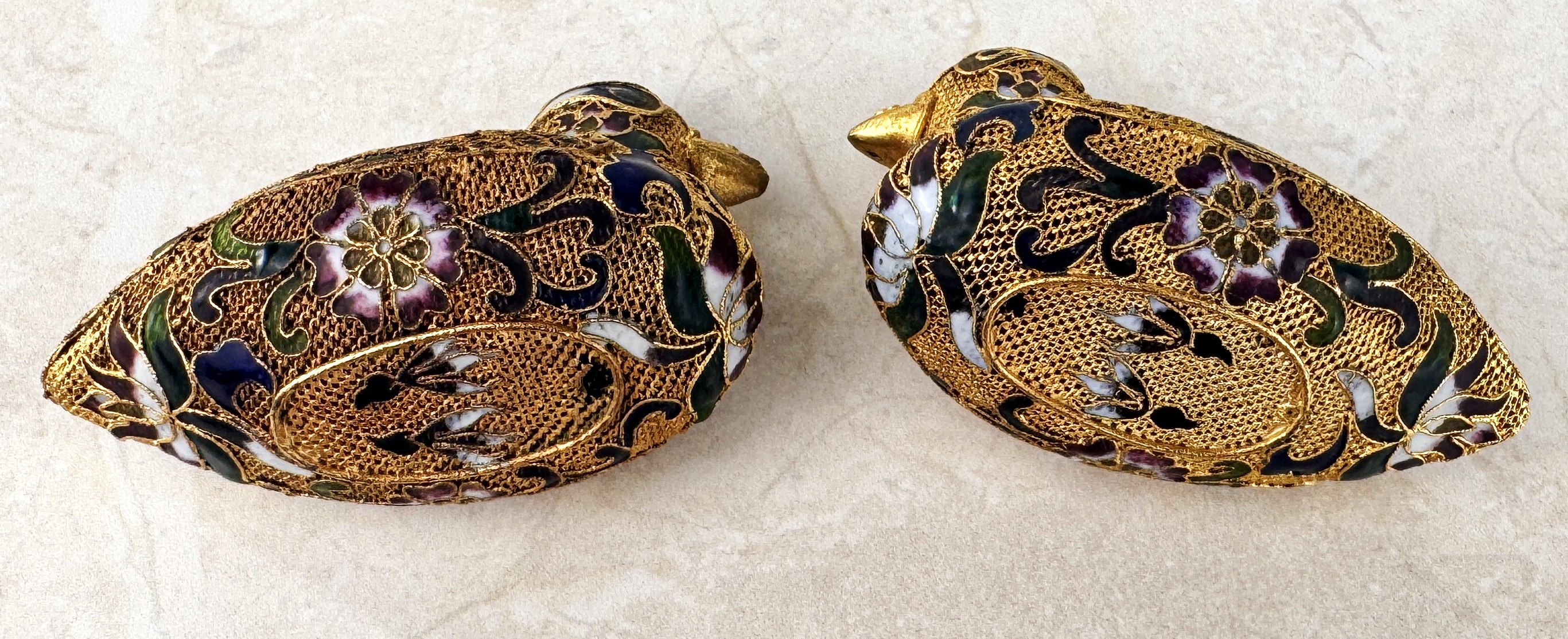 Lote 159- Pareja de patos vintage en filigrana y esmalte cloisonné- Arte decoratico asiático. 75eur.