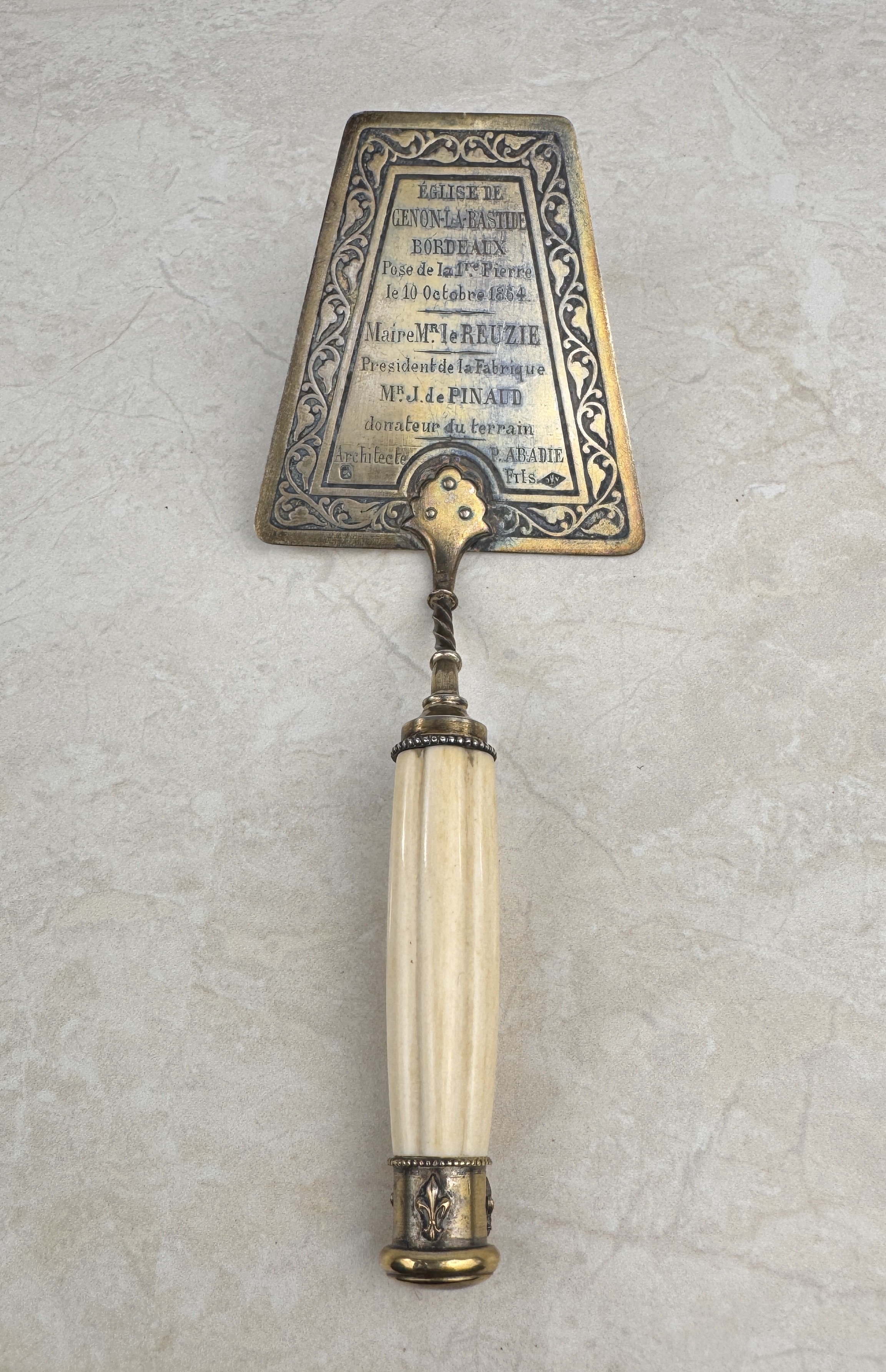 Lote 56- CHERTIER Alexandre- Paleta ceremonial conmemorativa de plata y vermeil 800/1000 eur.