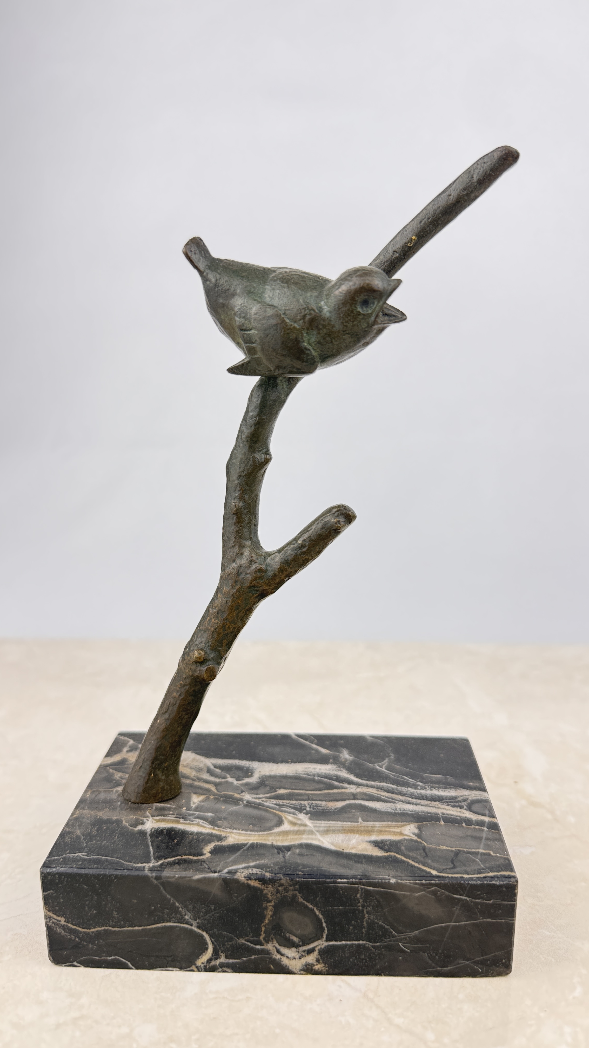 Lote 74- Bronce "Gorrion sobre una rama" 50/60 eur.