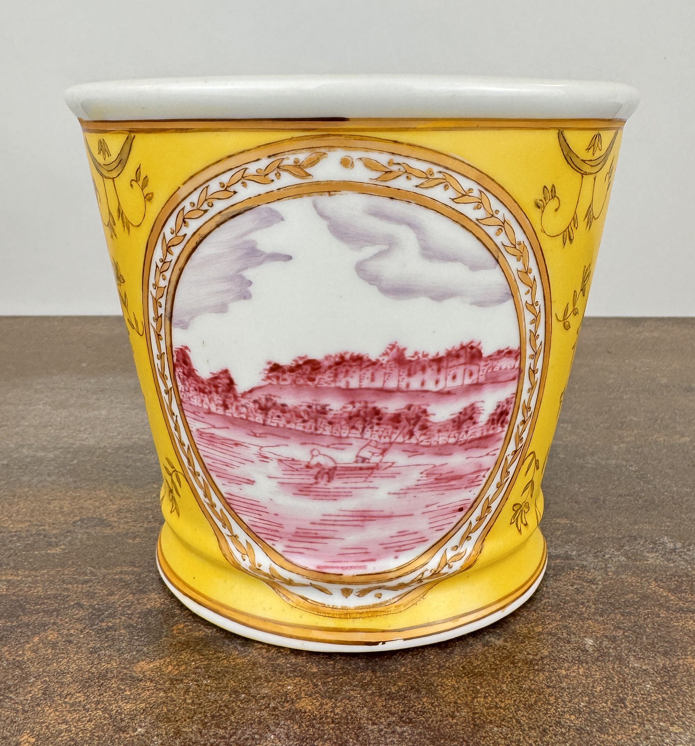 Lote 165- JOUVIN FABIENNE (atribuido a). Macetero de porcelana para TOZAI HOME. 50 eur.