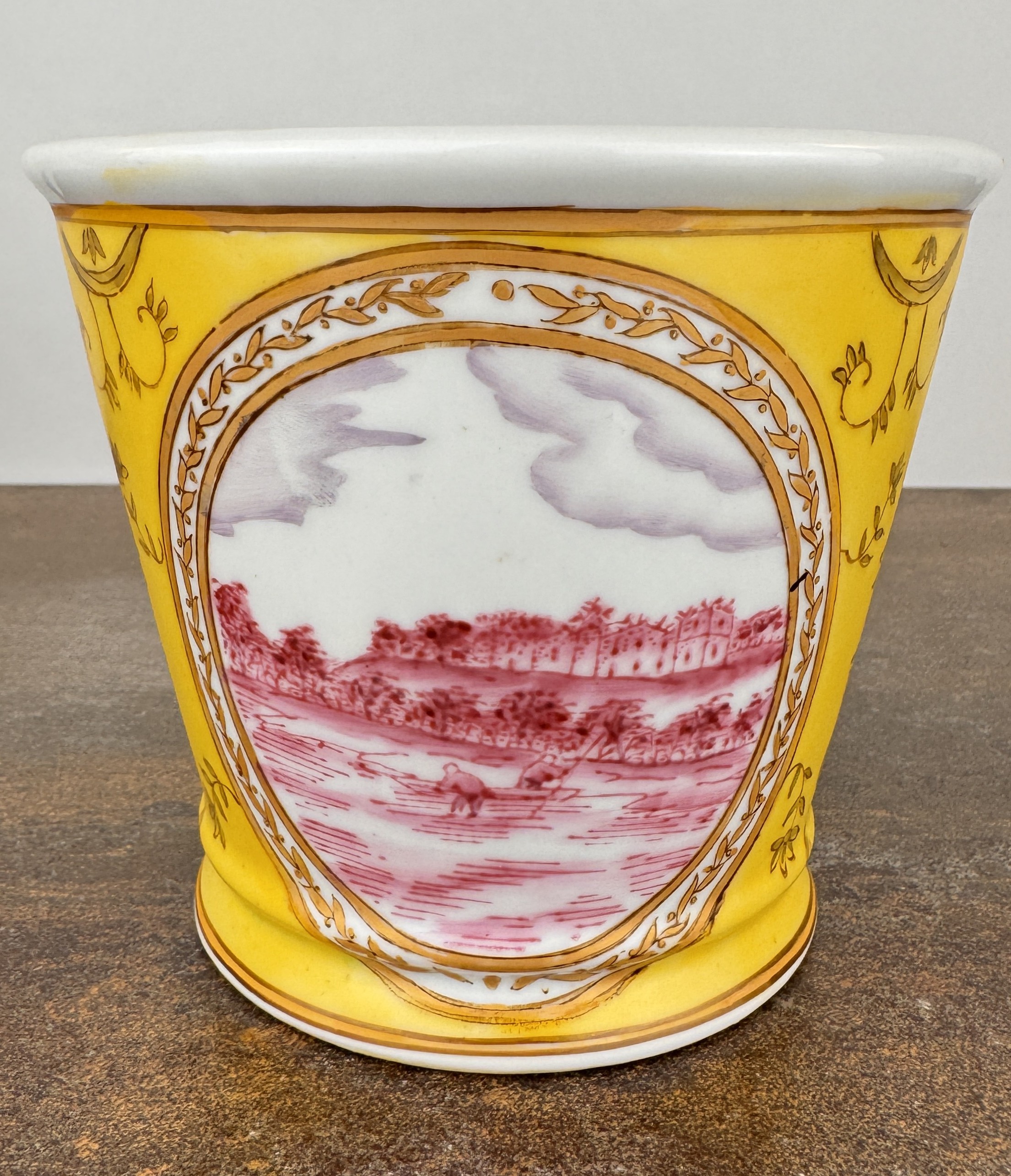 Lote 165- JOUVIN FABIENNE (atribuido a). Macetero de porcelana para TOZAI HOME. 50 eur.
