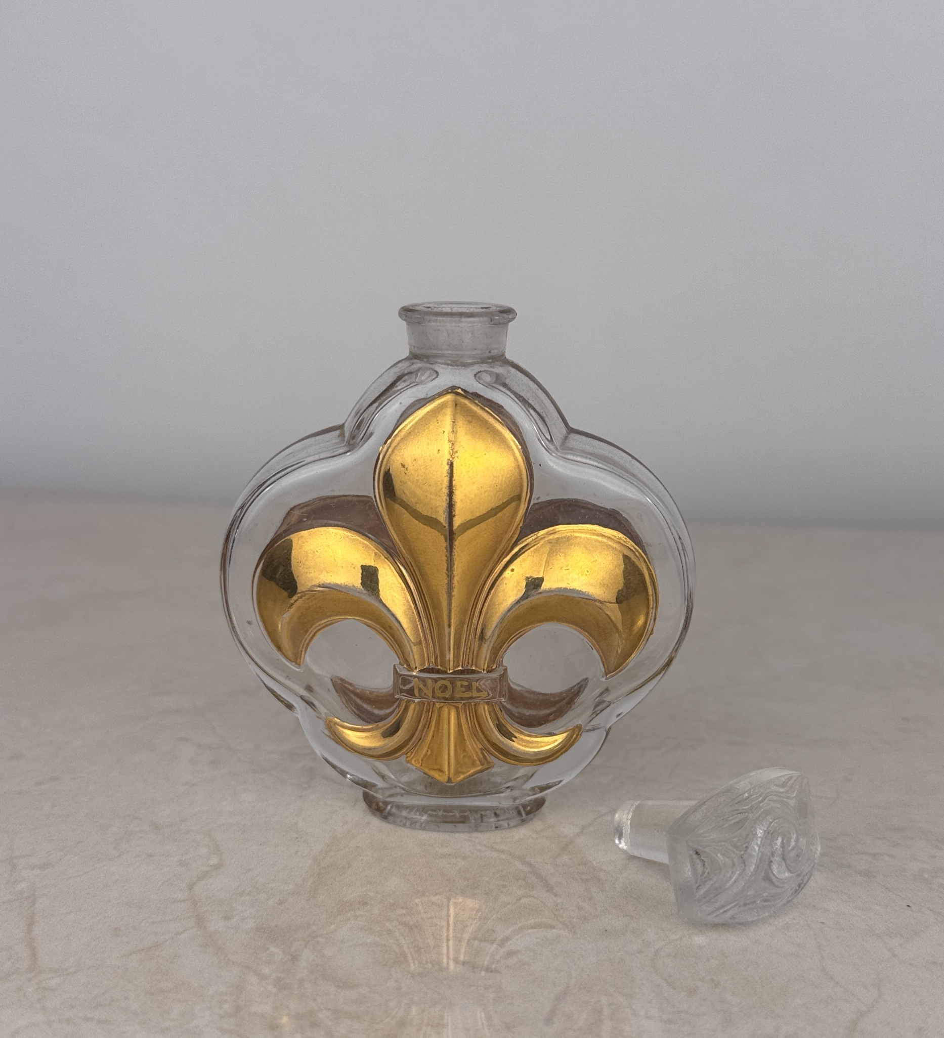 Lote 148- Frasco de perfume "Noël" - Caron, Francia, ca.1950-1960. 55eur.