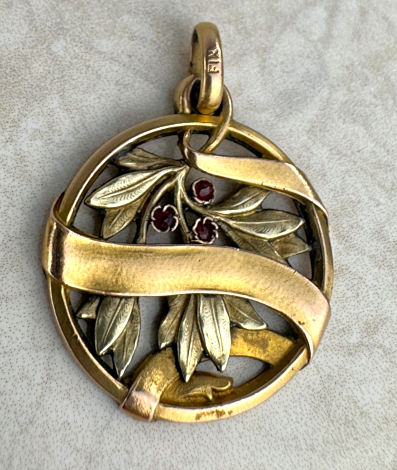 Lote 165- Precioso colgante ART NOUVEAU Francia, ca. 1900-1910 de oro laminado FIX. 150eur.