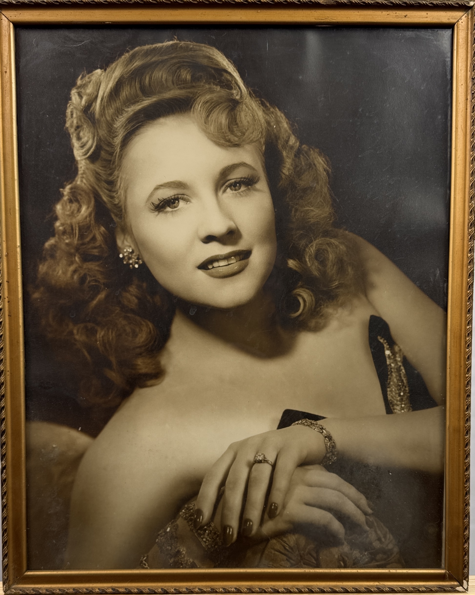 Lote 32- Serie de ocho retratos de artistas de cine americano, algunos bajo la marca 20th CENTURY FOX -150/180 eur.