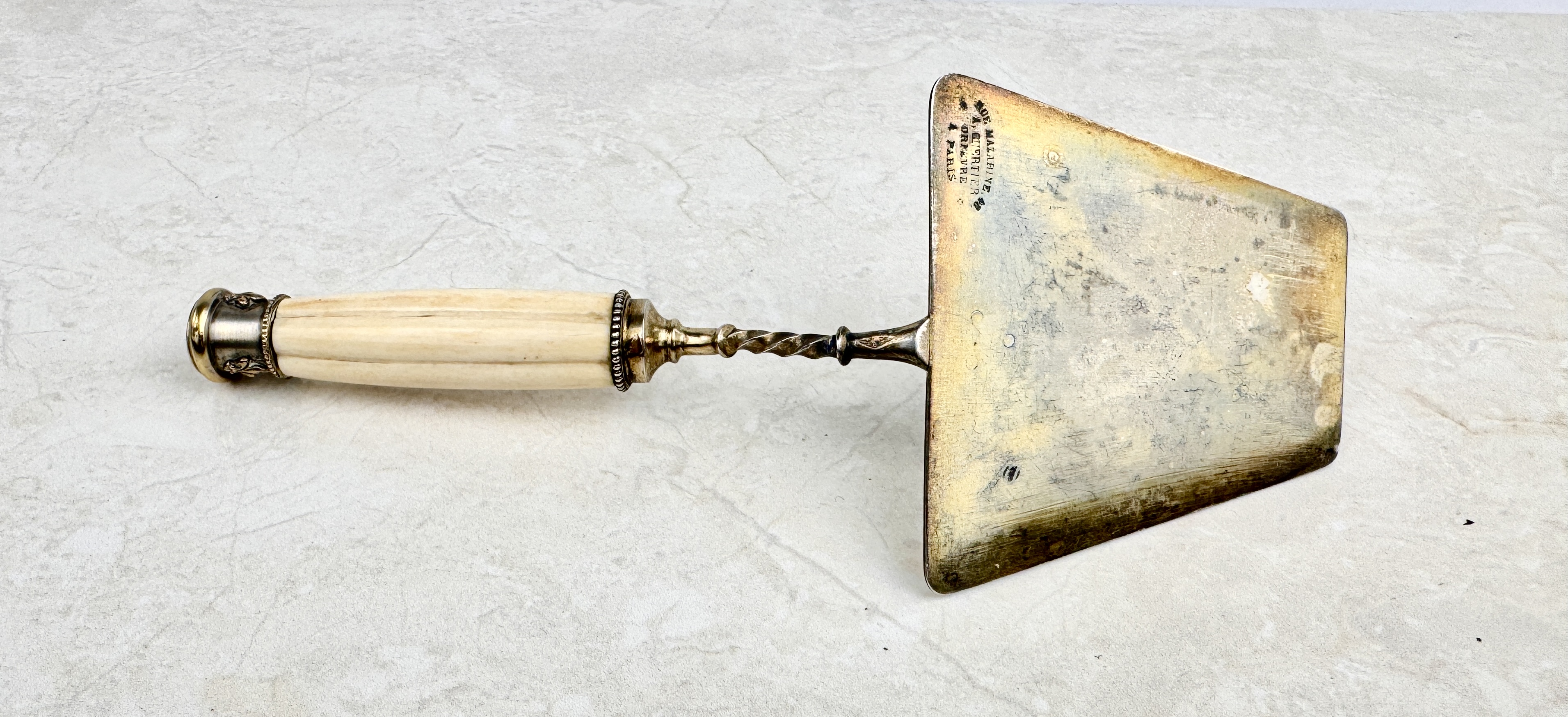 Lote 56- CHERTIER Alexandre- Paleta ceremonial conmemorativa de plata y vermeil 800/1000 eur.