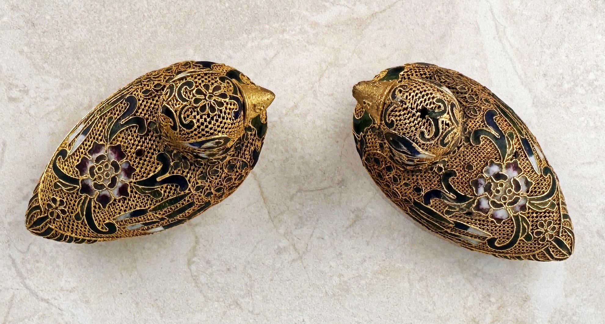 Lote 159- Pareja de patos vintage en filigrana y esmalte cloisonné- Arte decoratico asiático. 75eur.