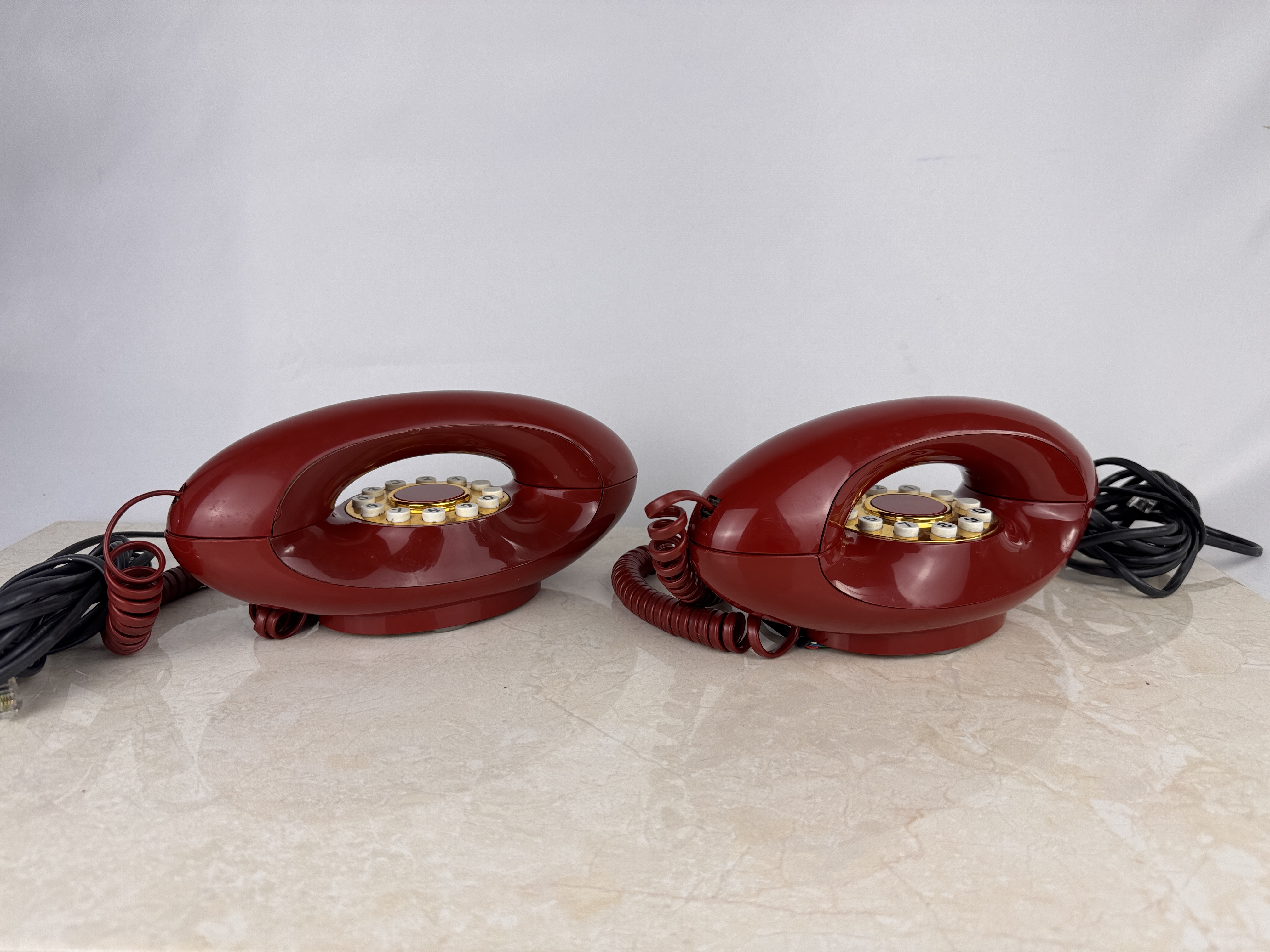 Lote 89- Pareja de teléfonos vintage Donuts 1970  90/100 eur.