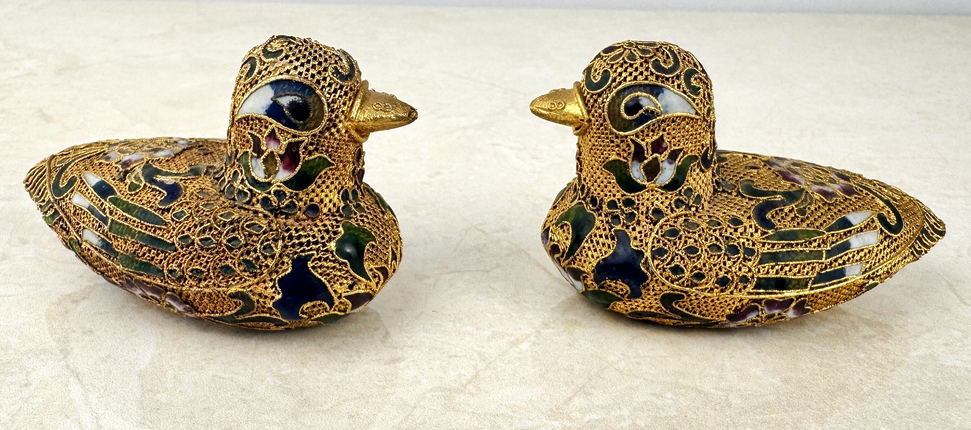 Lote 159- Pareja de patos vintage en filigrana y esmalte cloisonné- Arte decoratico asiático. 75eur.