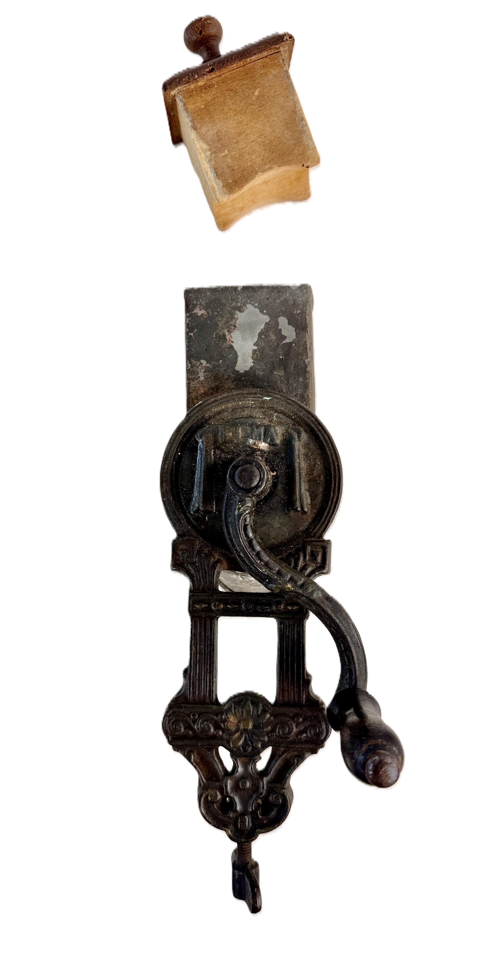 Lote 137- MARCA ELMA- Rallador mecánico de mesa de gran tamaño de hierro fundido de acabado natural, principios del siglo XX- 100/120 eur.