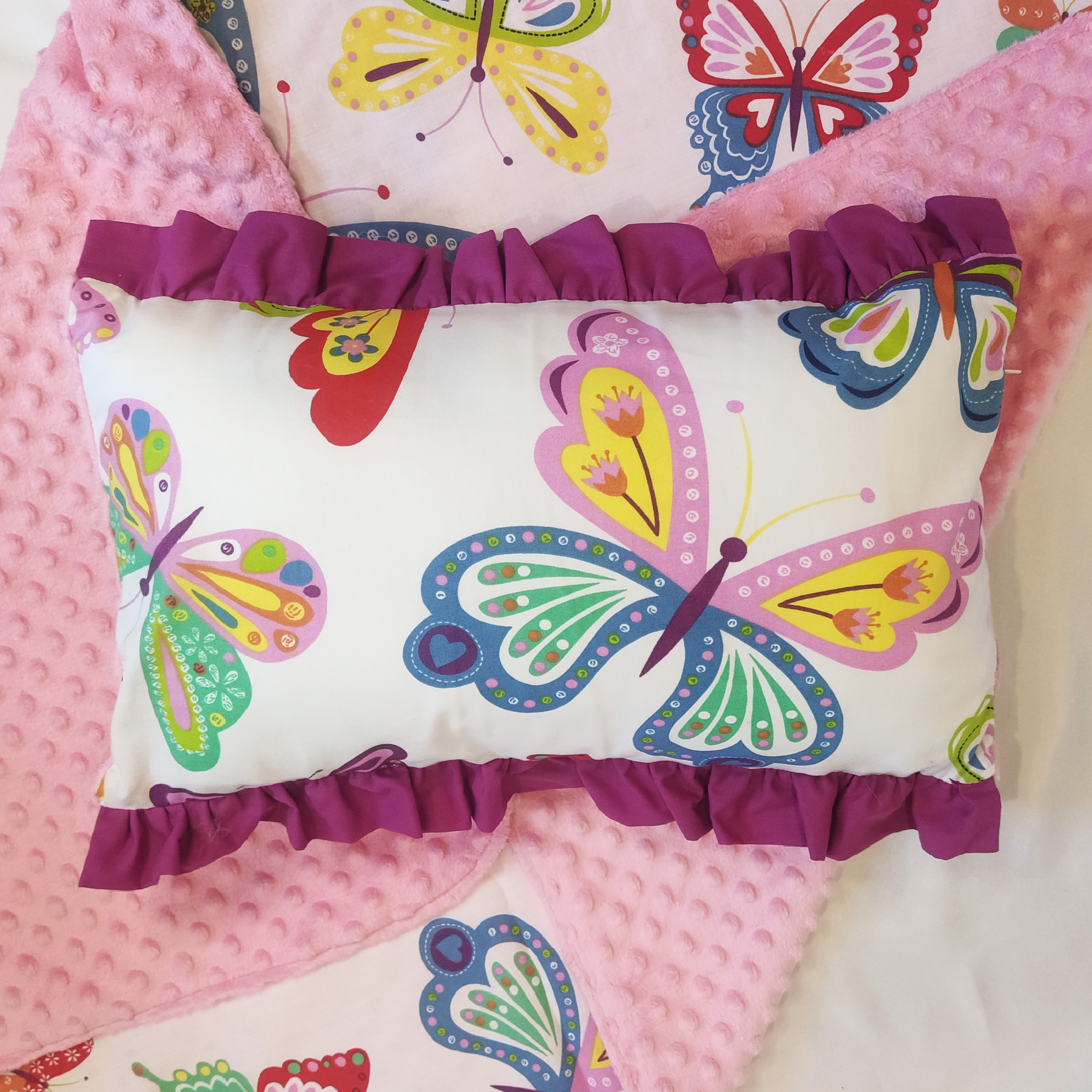 “Tauriņi” pleds un spilvens