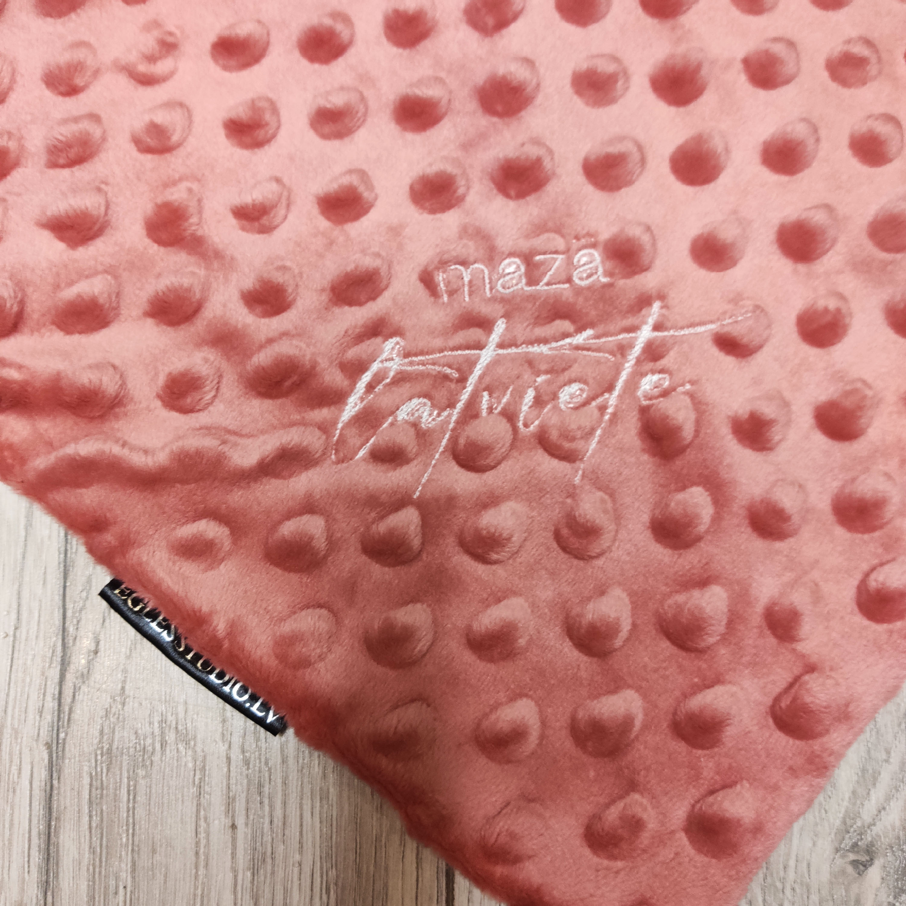 “Mazā Latviete” ezītis jaundzimušo dāvanu kastīte