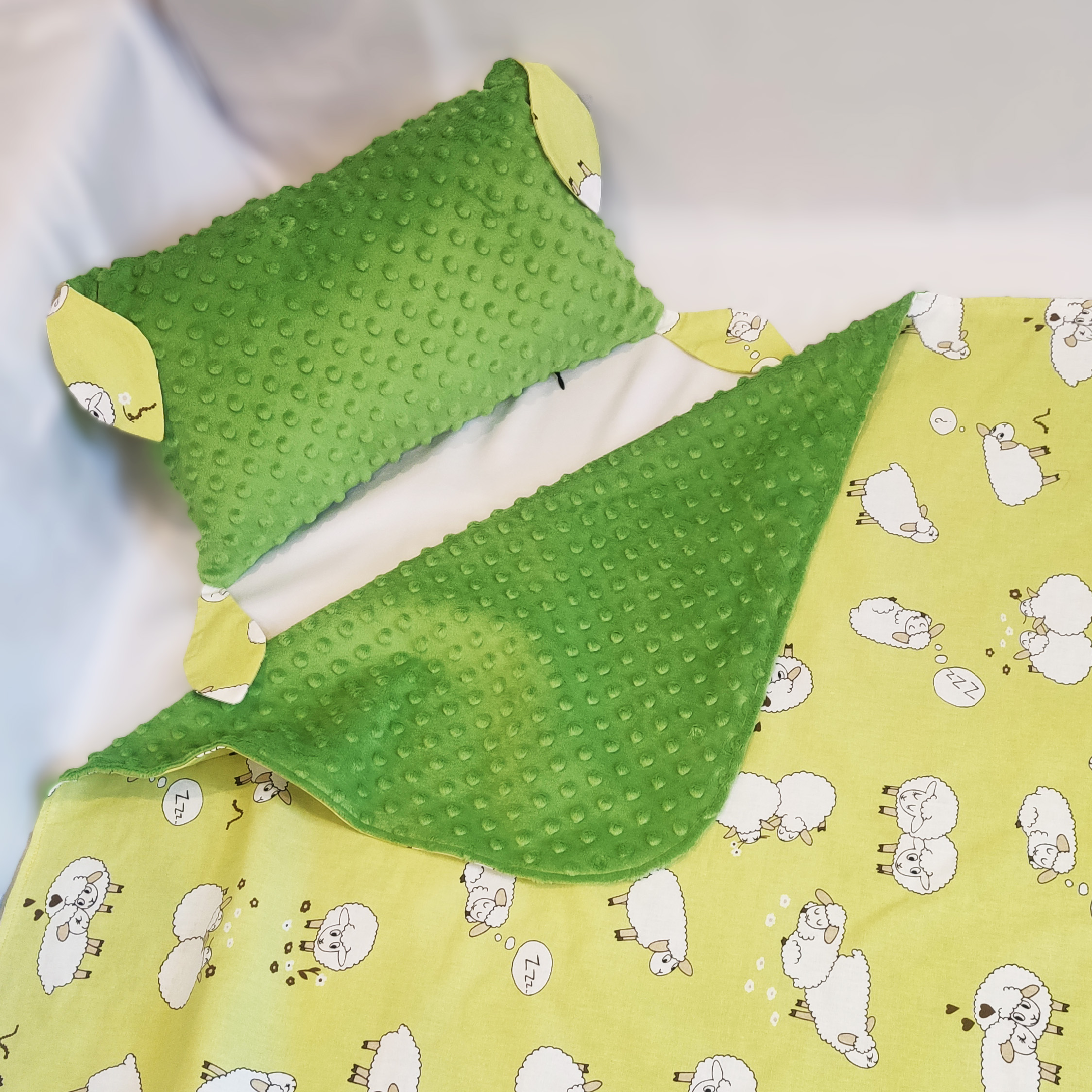 “Aita” pleds un spilvens