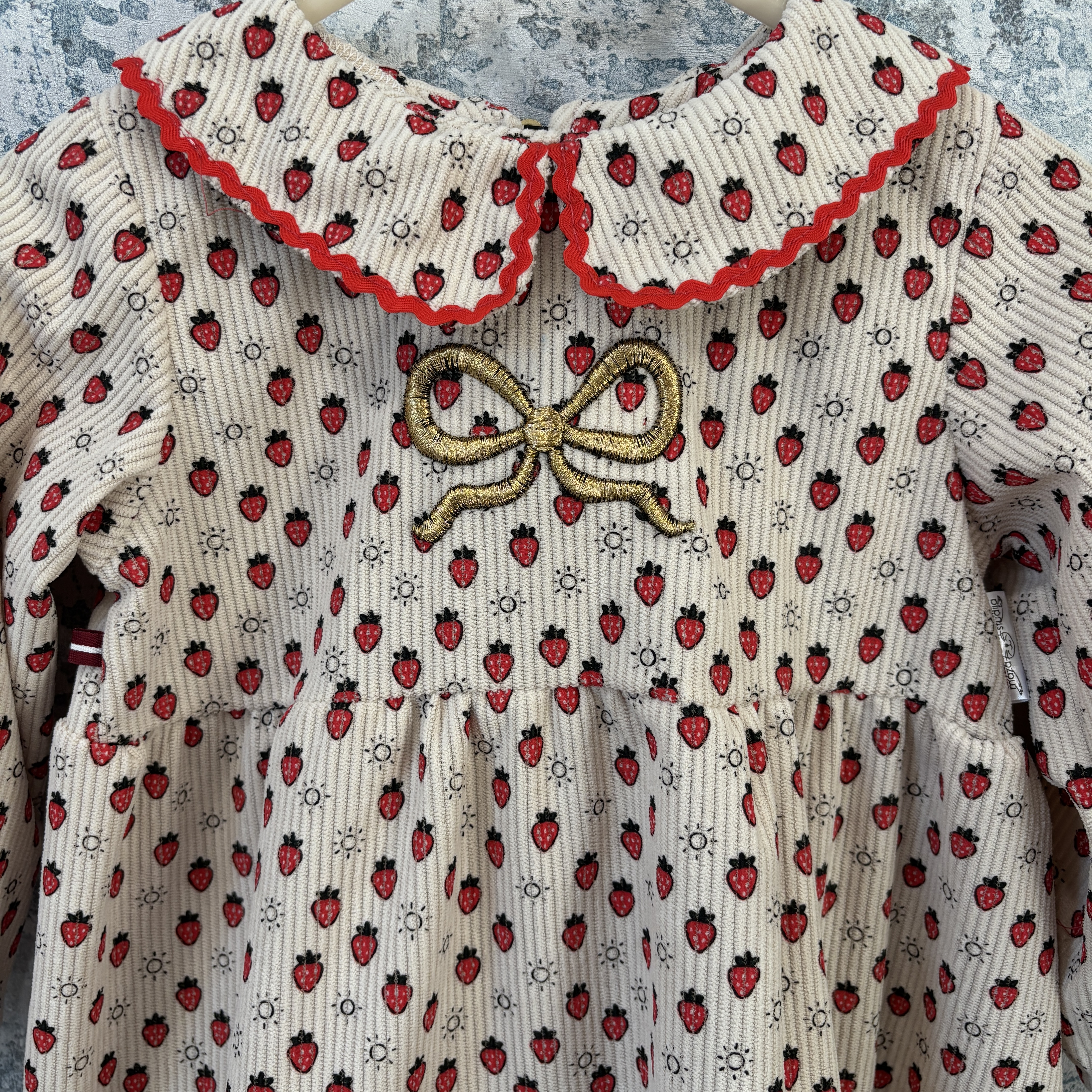 Bēša velūra kleita