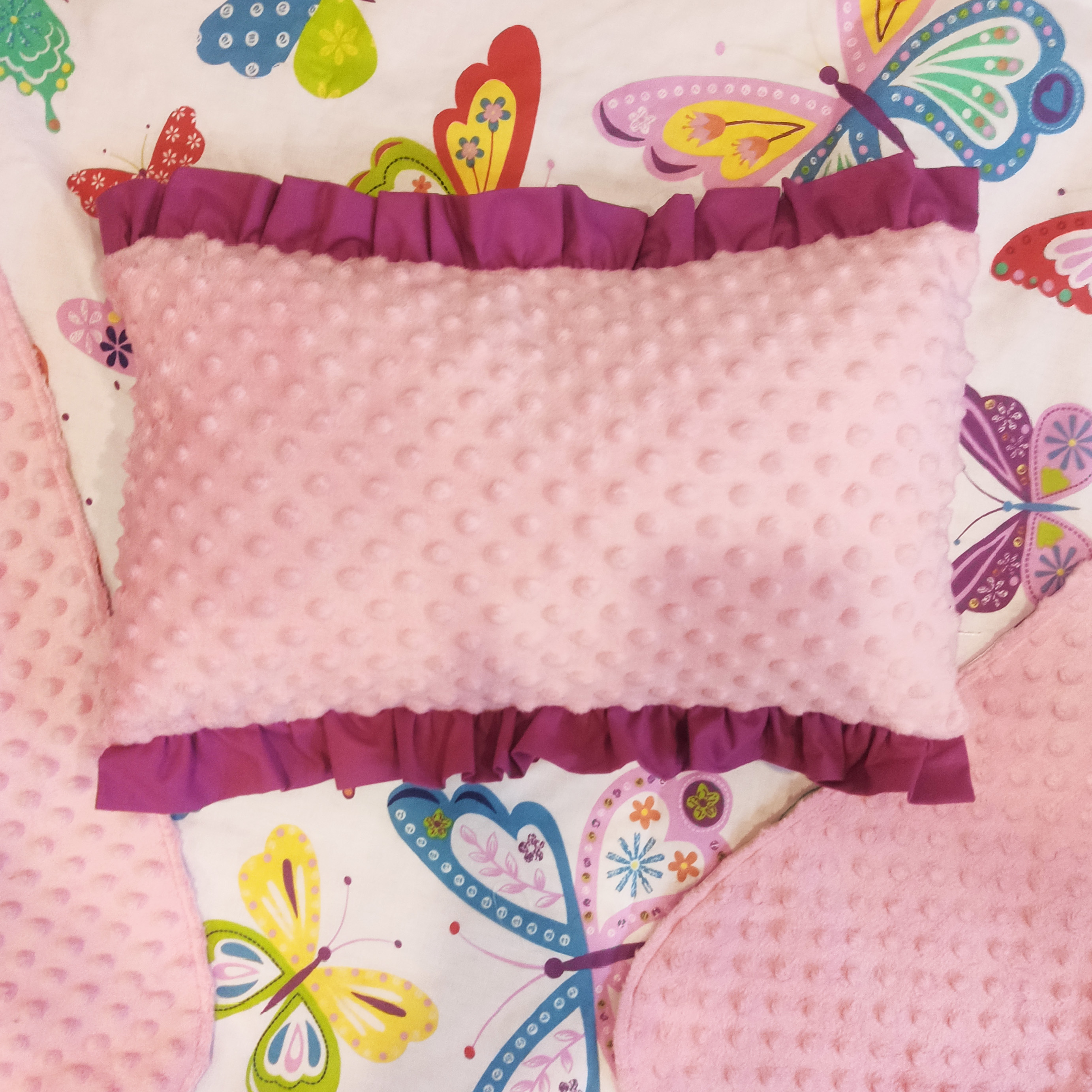 “Tauriņi” pleds un spilvens