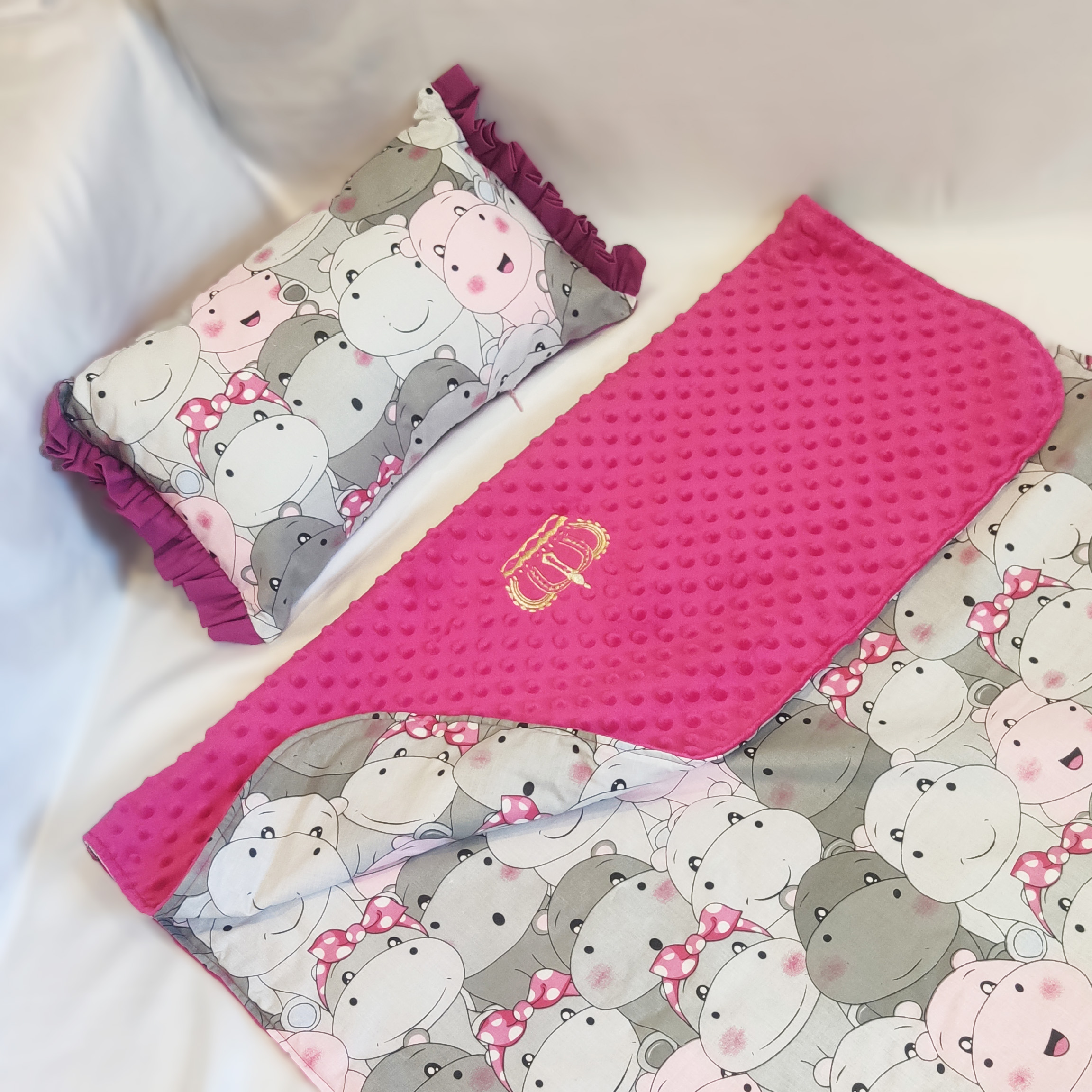 "Hipopotams ” pleds un spilvens