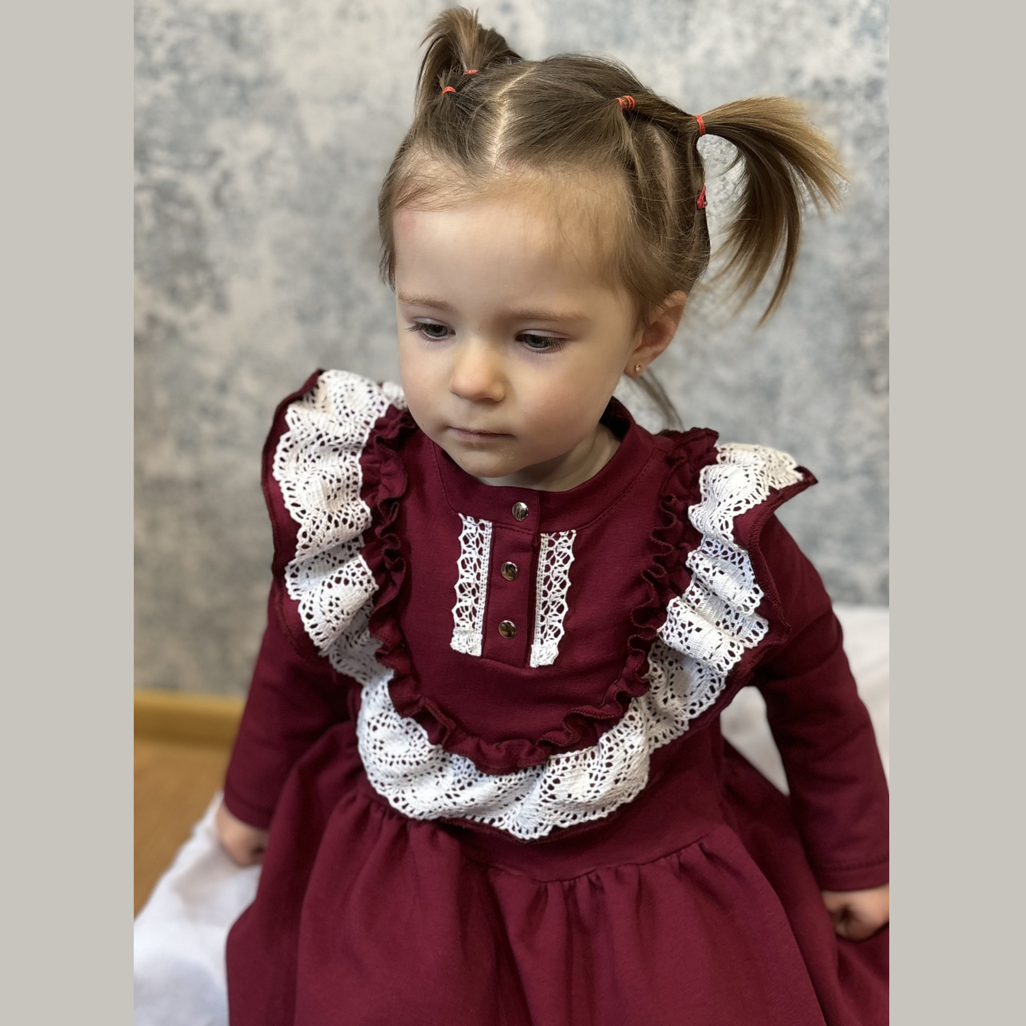 Bordo kleita ar garām piedurknēm