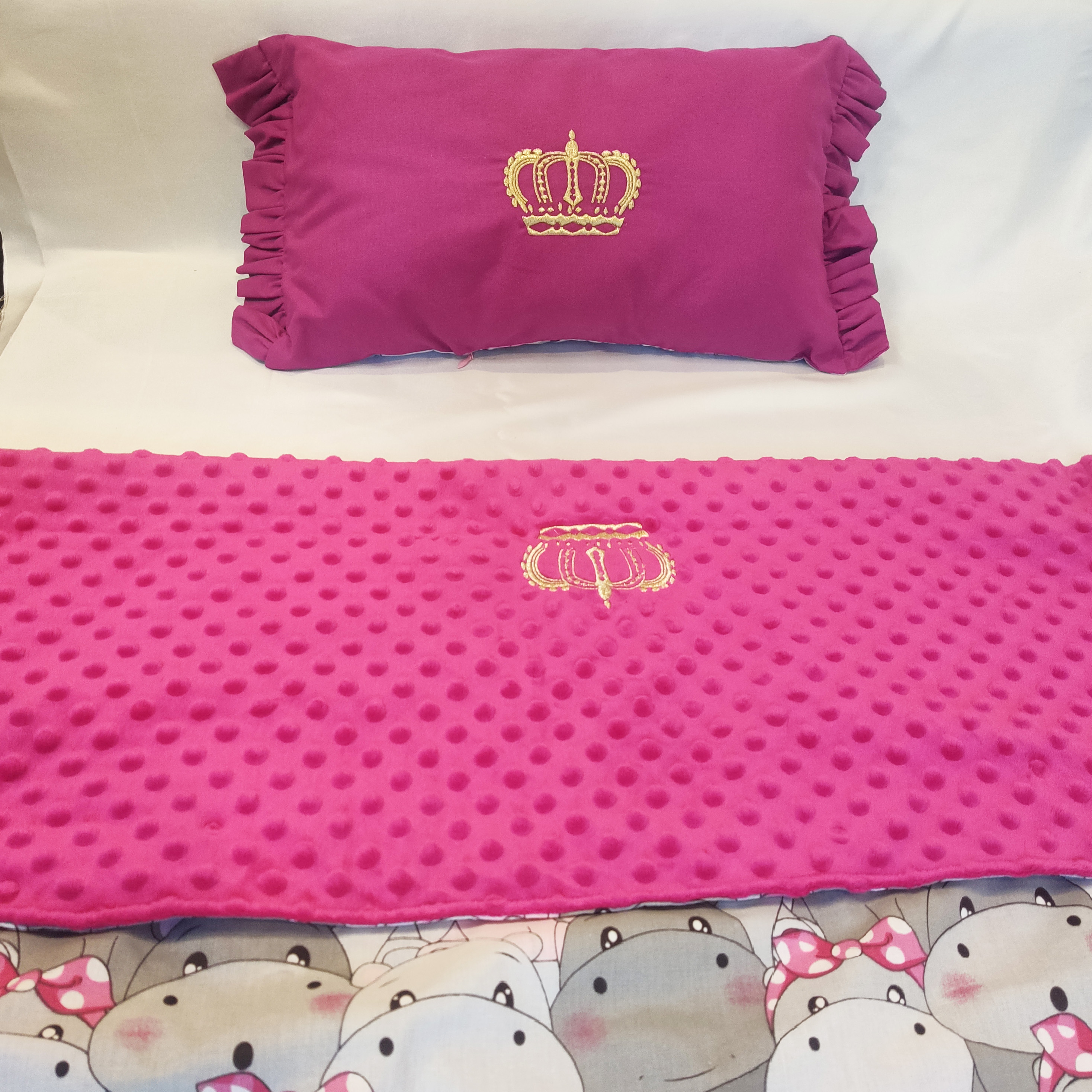 "Hipopotams ” pleds un spilvens