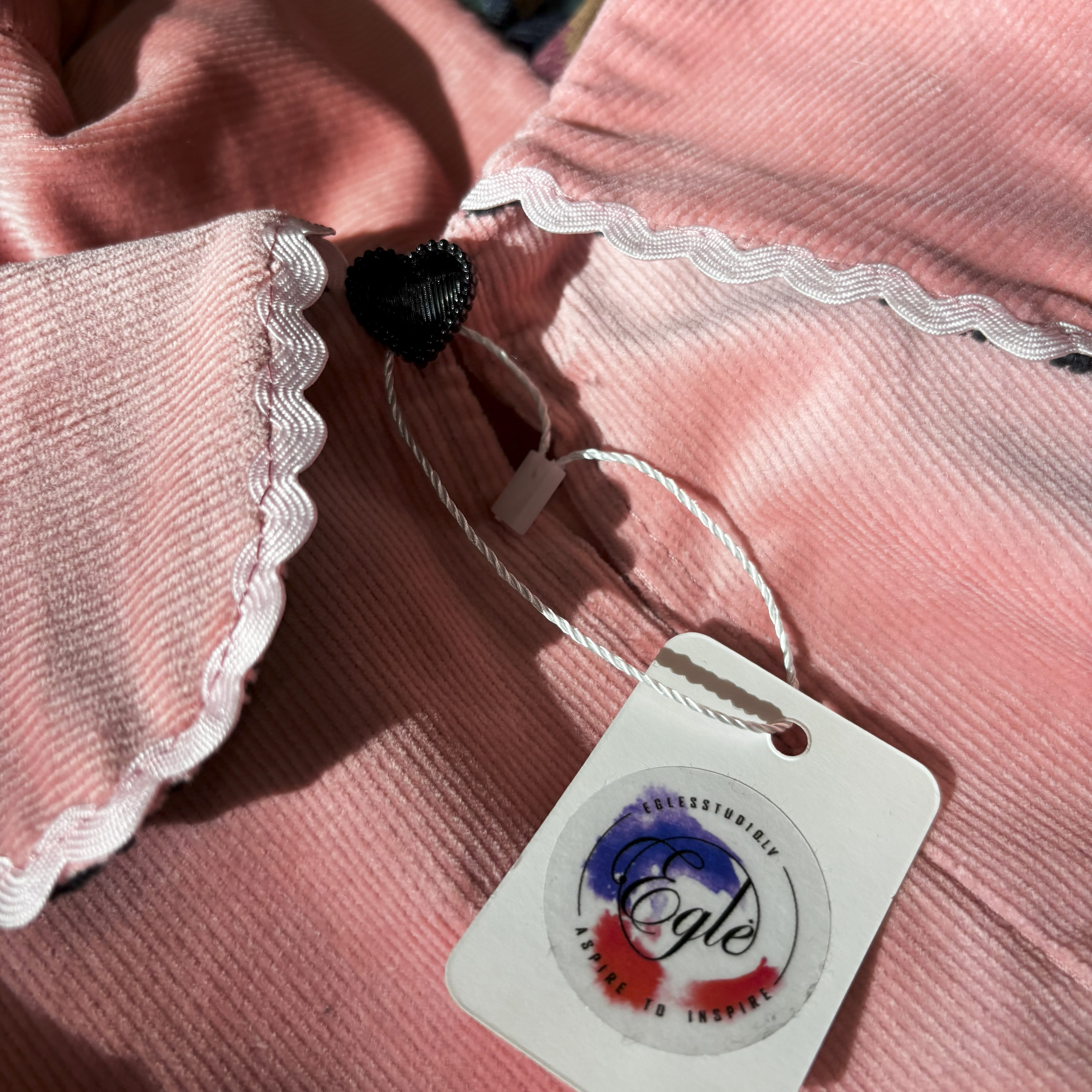 Rozā velūra kleita