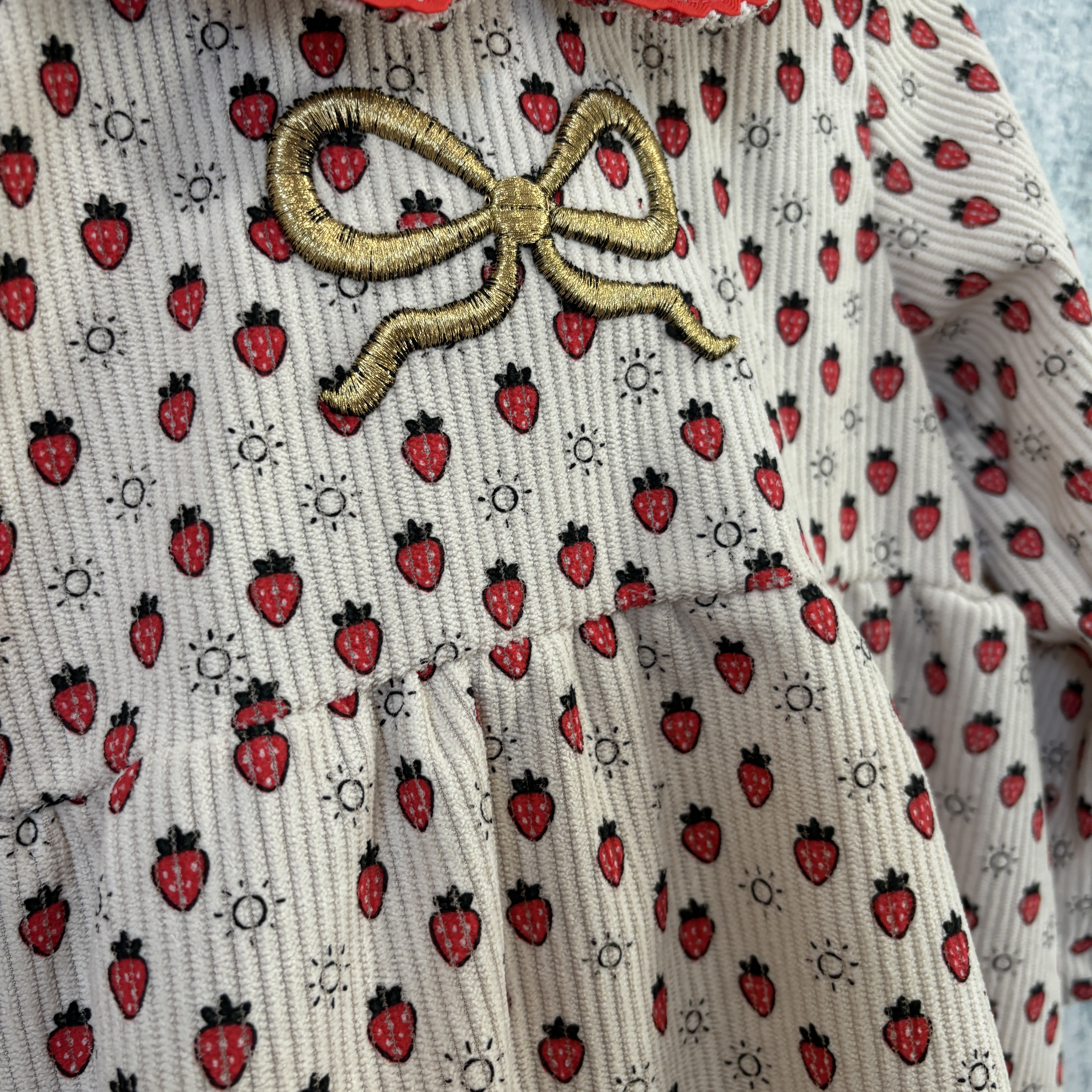 Bēša velūra kleita