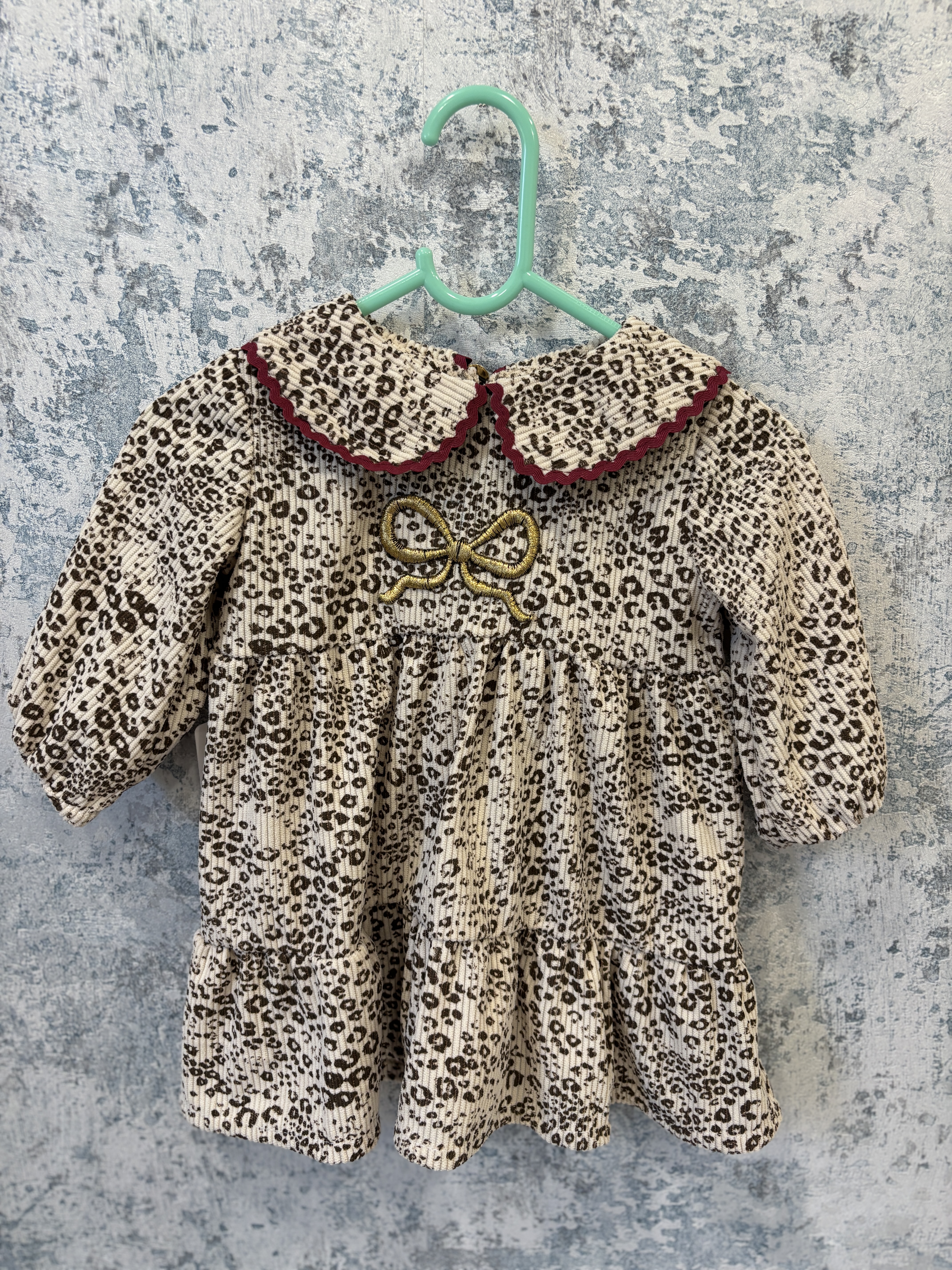 Leoparda velūra kleita