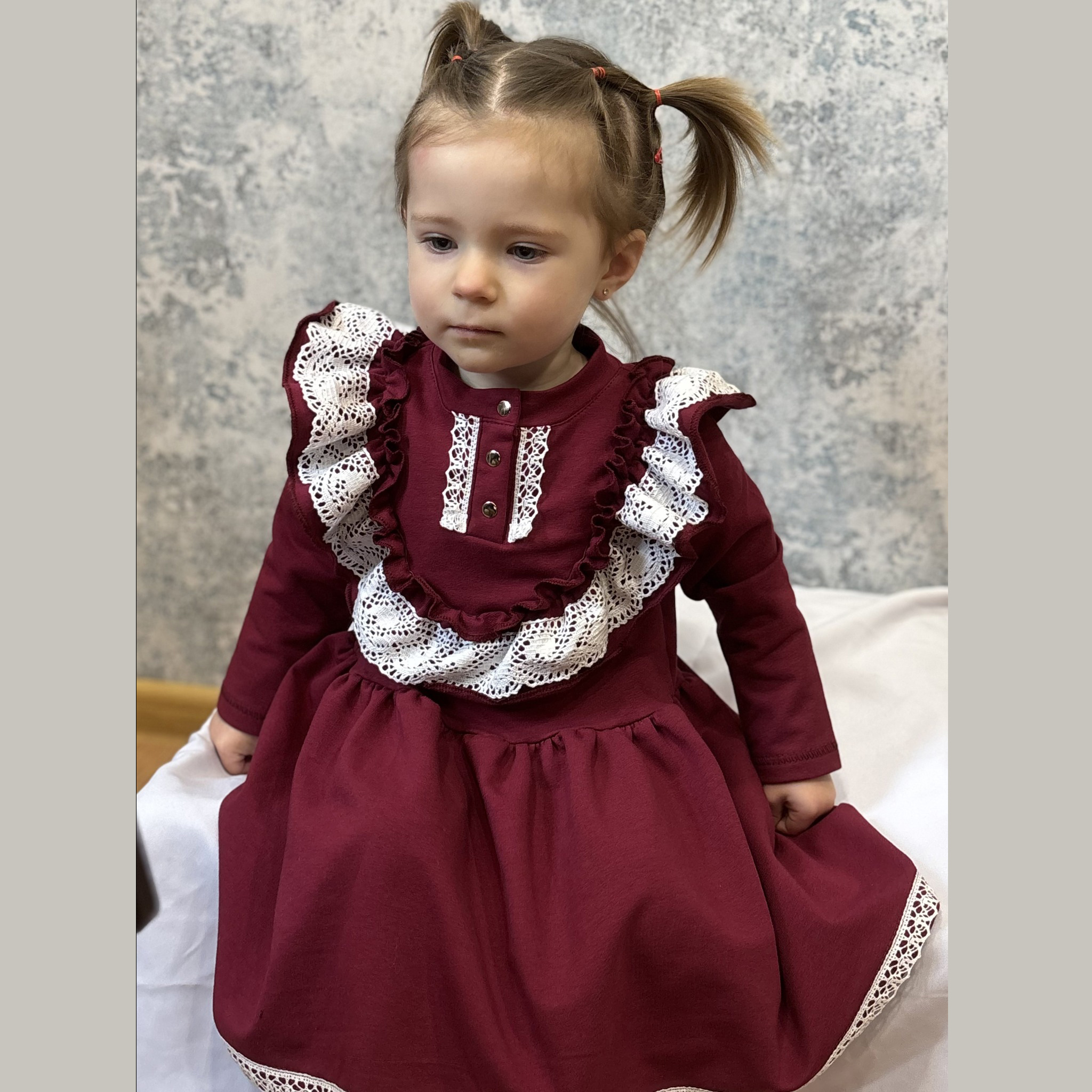 Bordo kleita ar garām piedurknēm