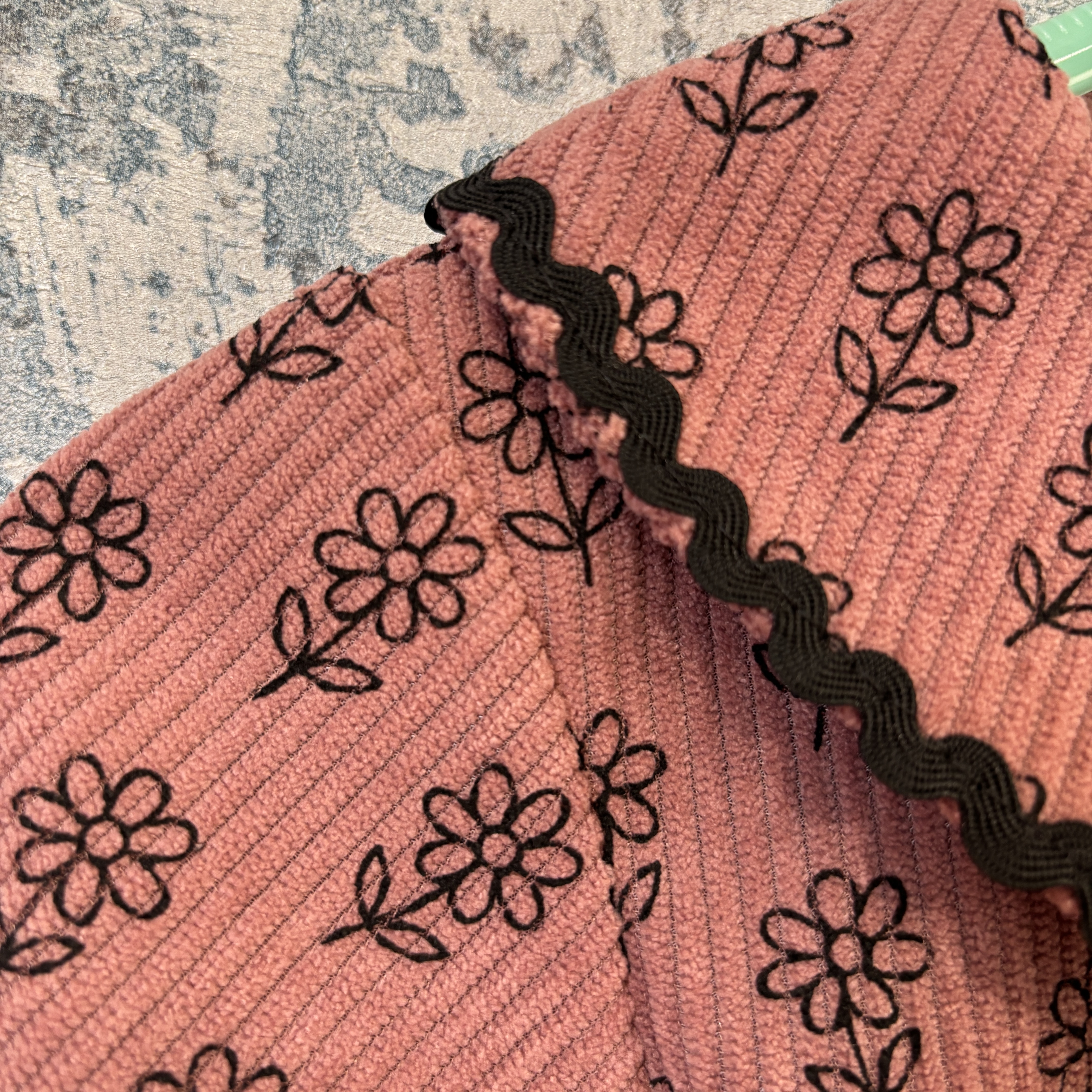 Rozā velūra kleita