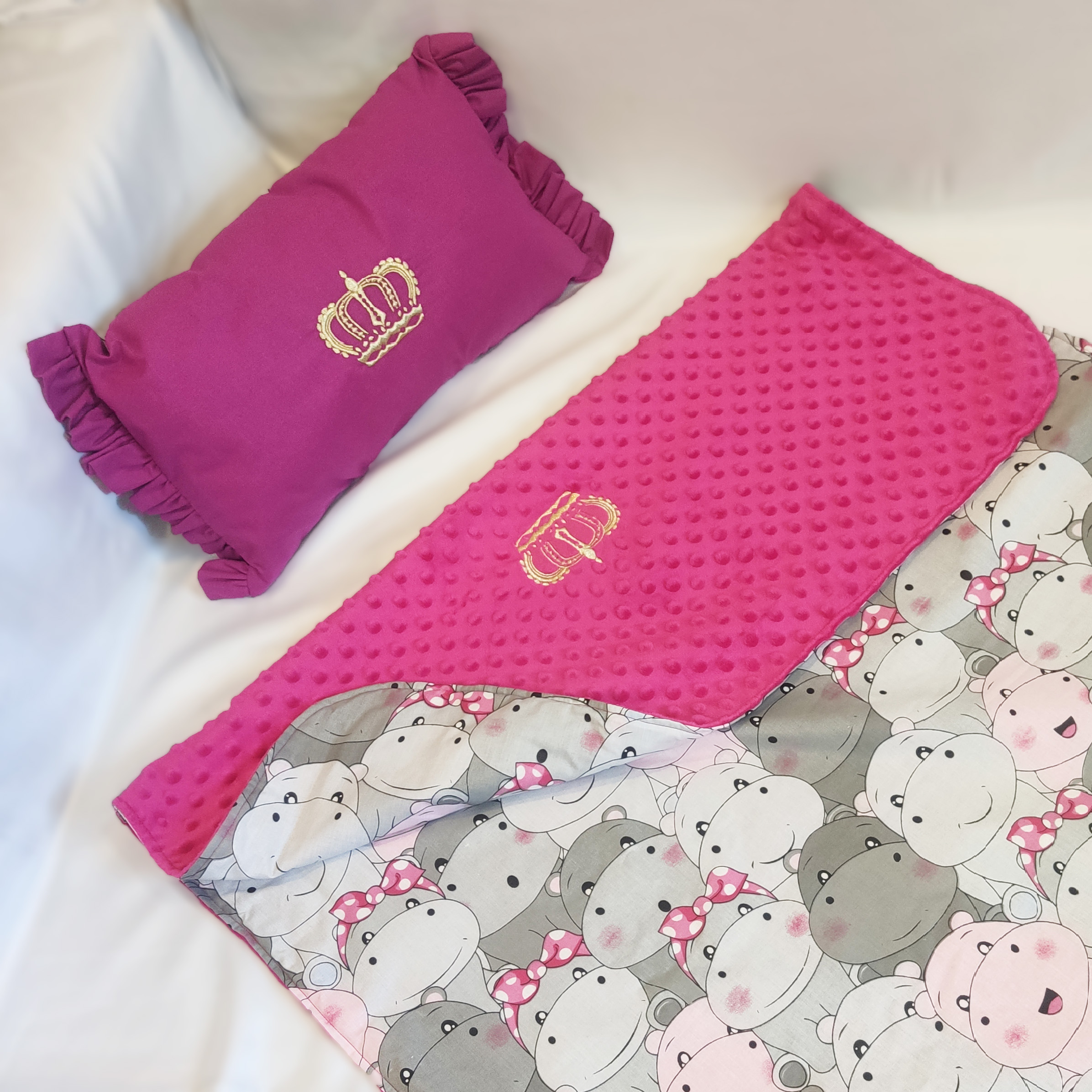 "Hipopotams ” pleds un spilvens