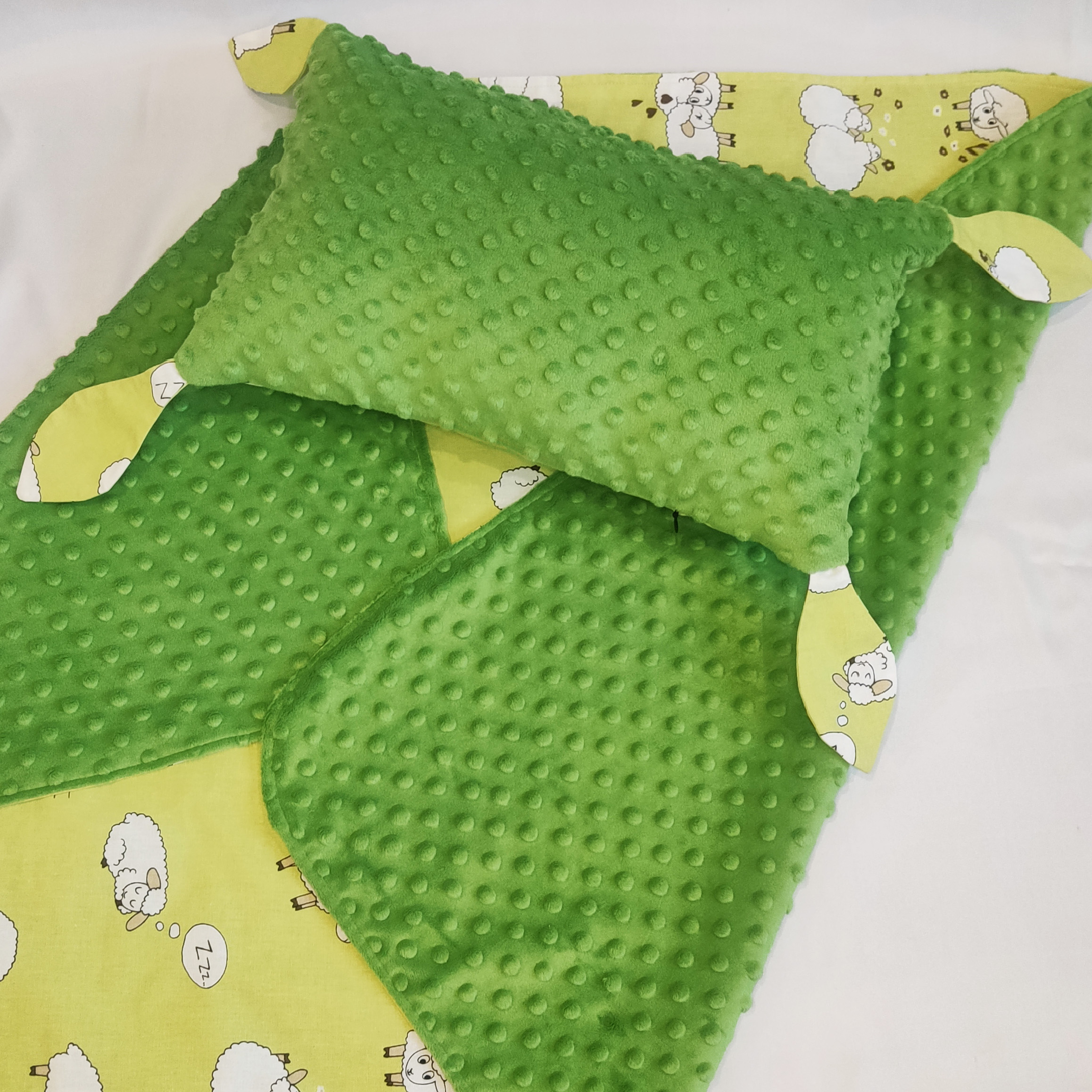 “Aita” pleds un spilvens