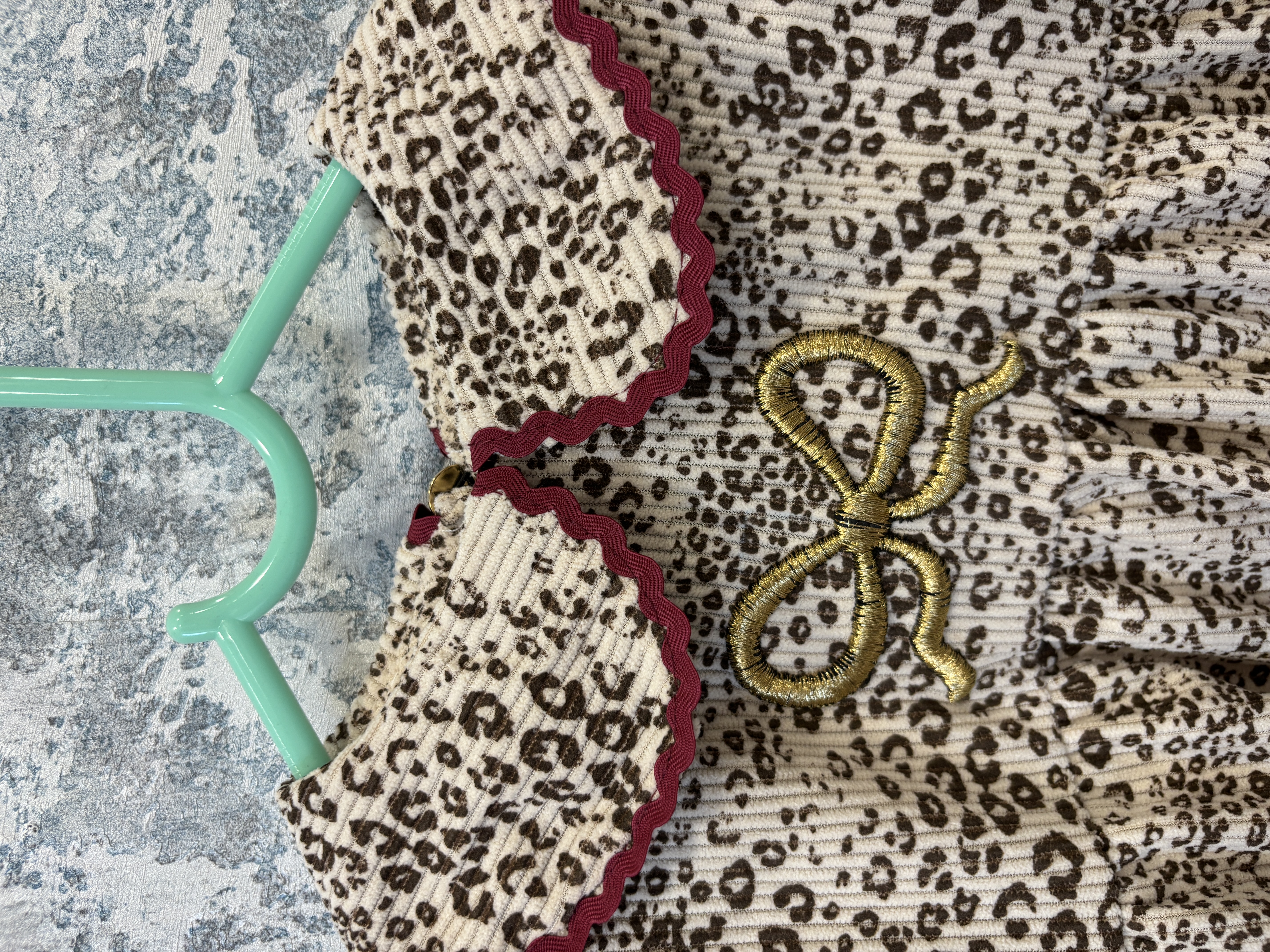 Leoparda velūra kleita