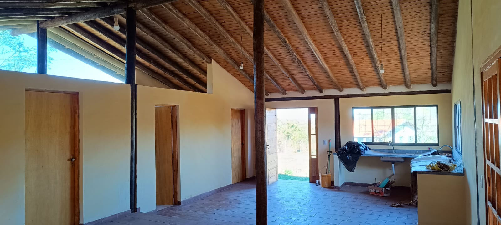 Sítio a venda com três casas novas em Porangaba/SP