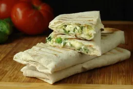 Сулугуні в лаваші з шинкою