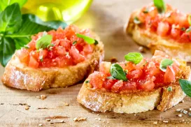 Брускетти з томатами