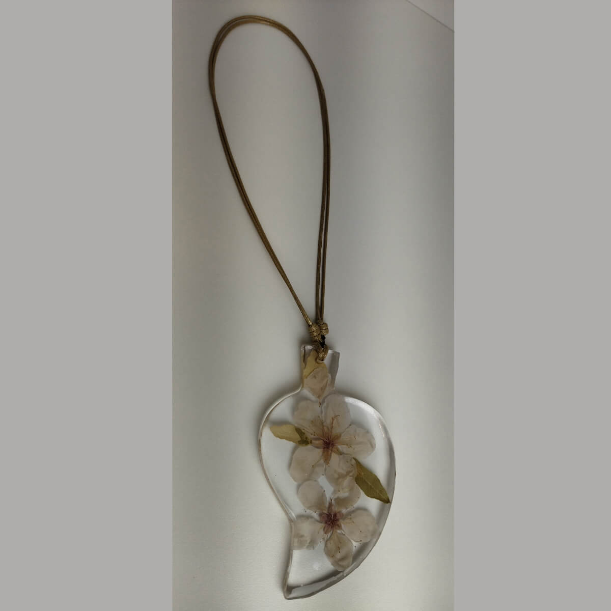 Colar Flor de Pessegueiro