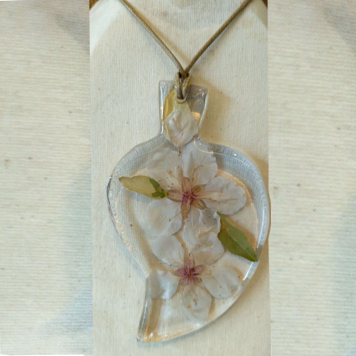 Colar Flor de Pessegueiro