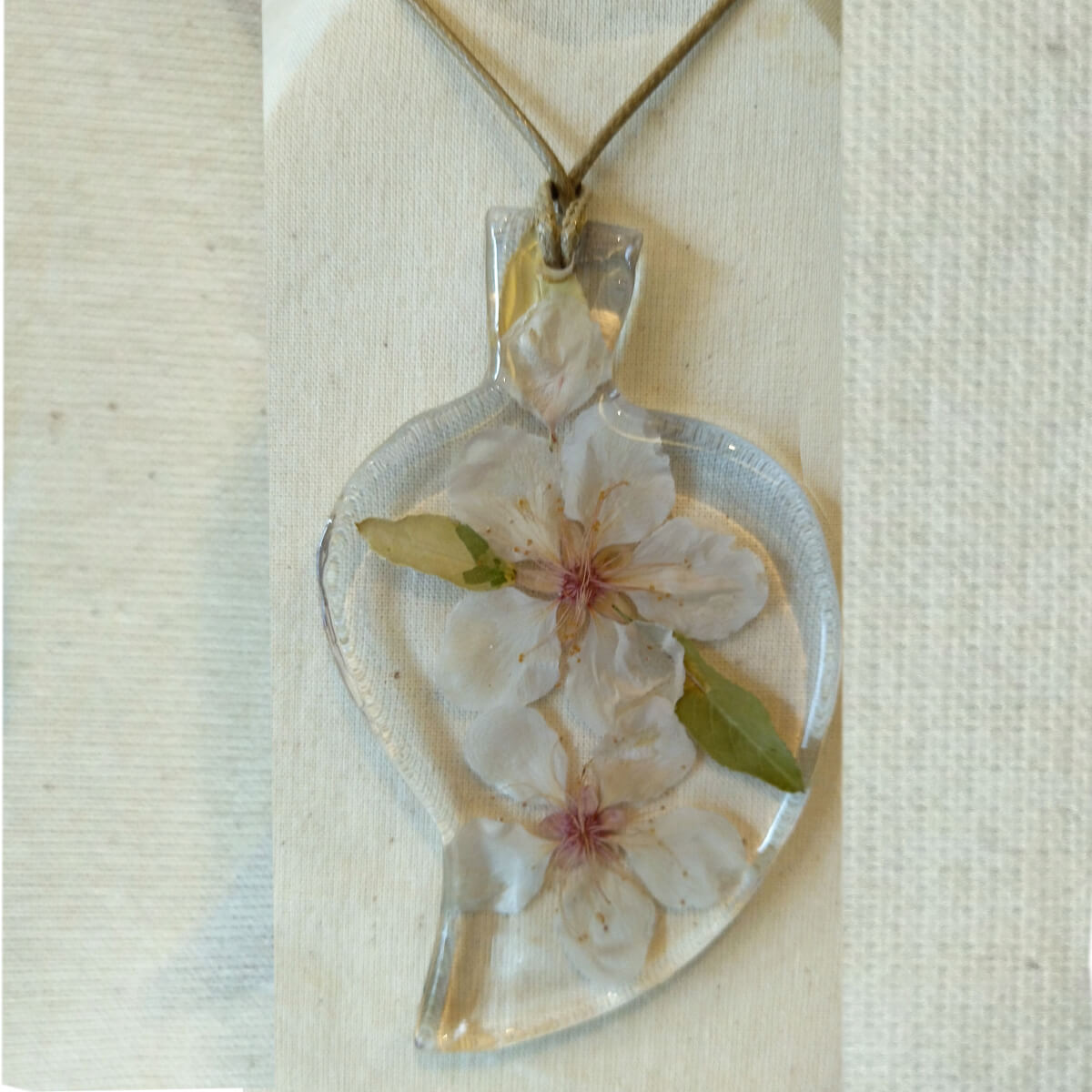 Colar Flor de Pessegueiro