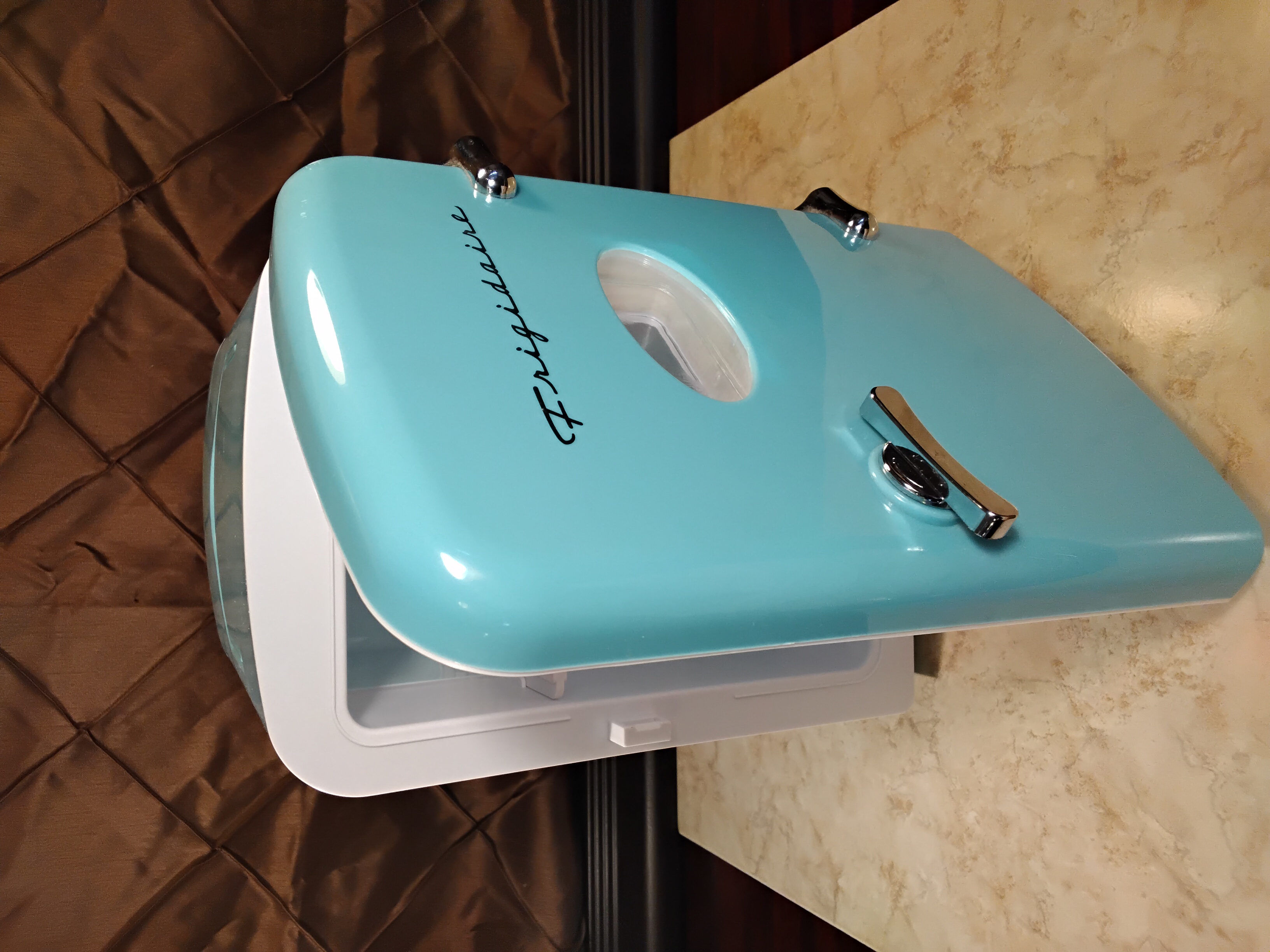 Frigidaire Retro Style Portable Cooler - Classic Teal  Refrigerator Design 