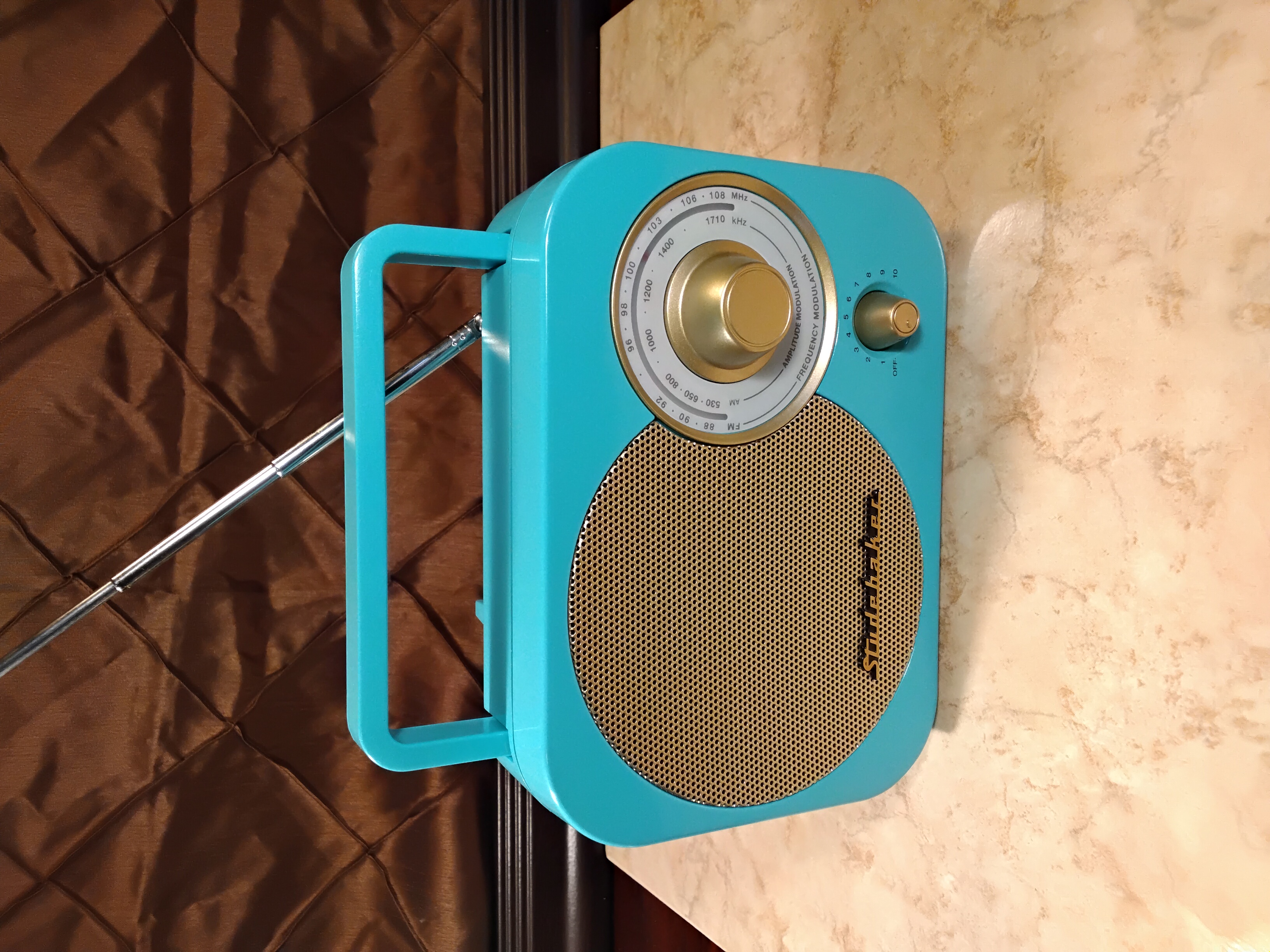 Studebaker Retro Style Portable FM/AM Radio - Teal 
