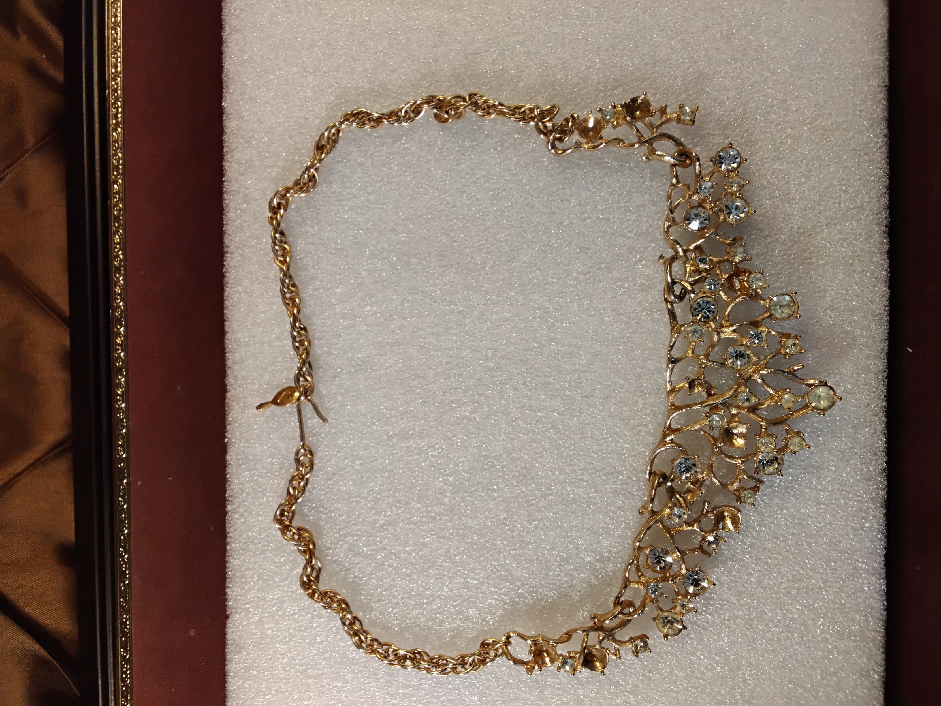 Vintage Costume Jewelry - Gold Leaves and diamonds Design 