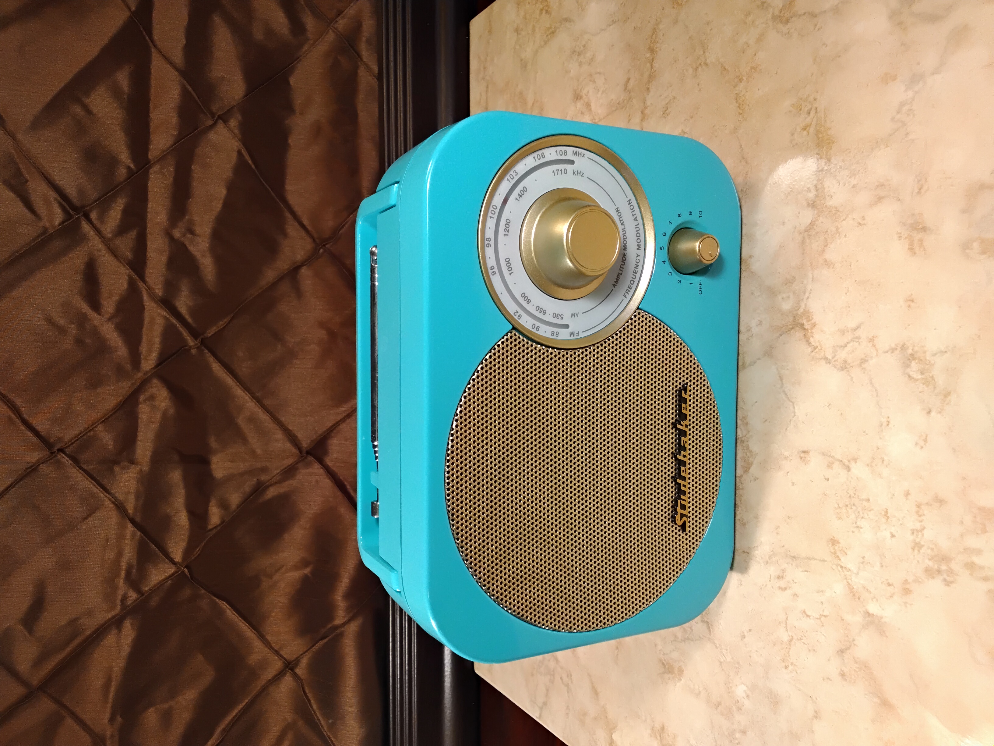 Studebaker Retro Style Portable FM/AM Radio - Teal 