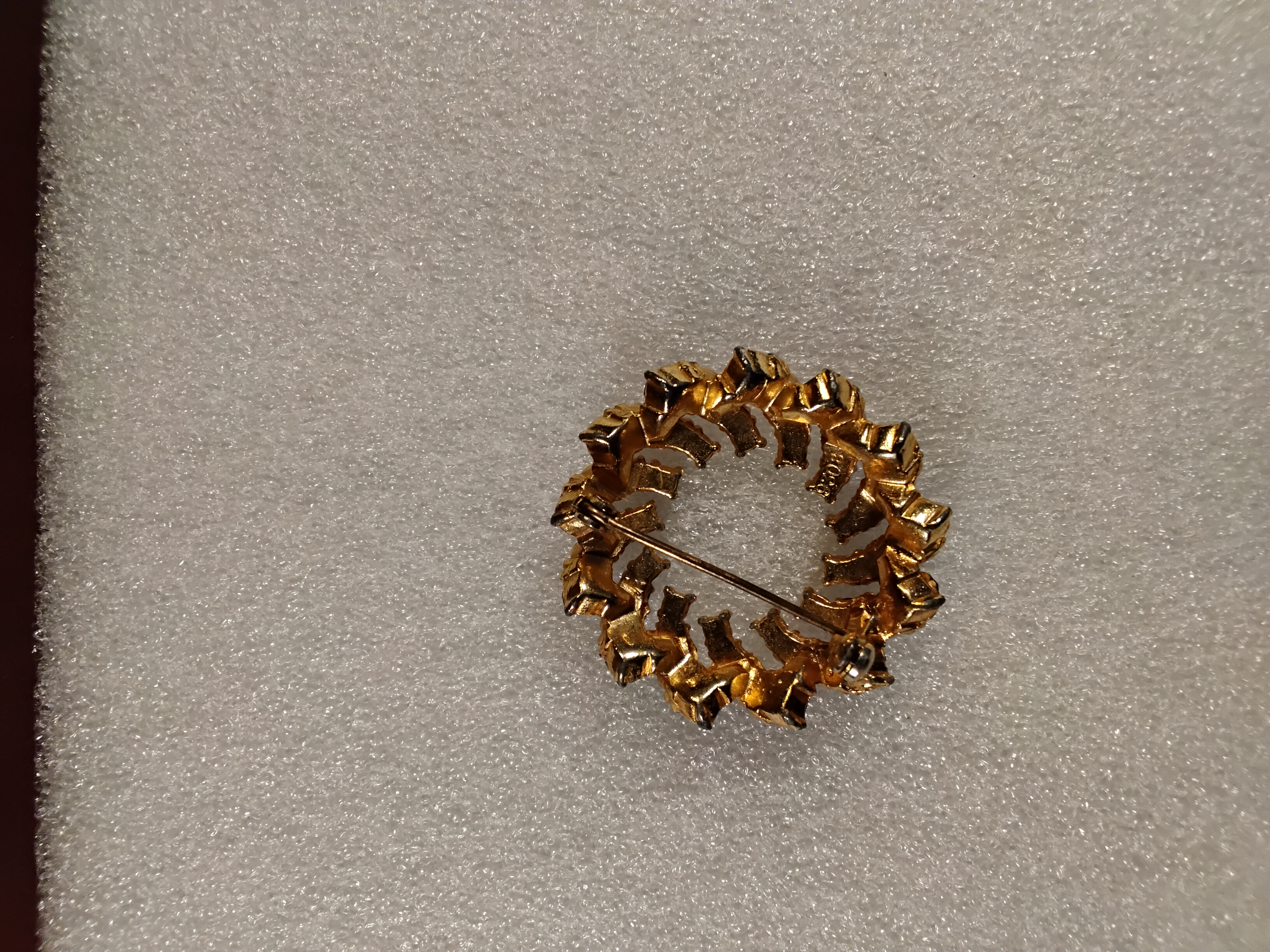 Gold Reef Design Brooch 