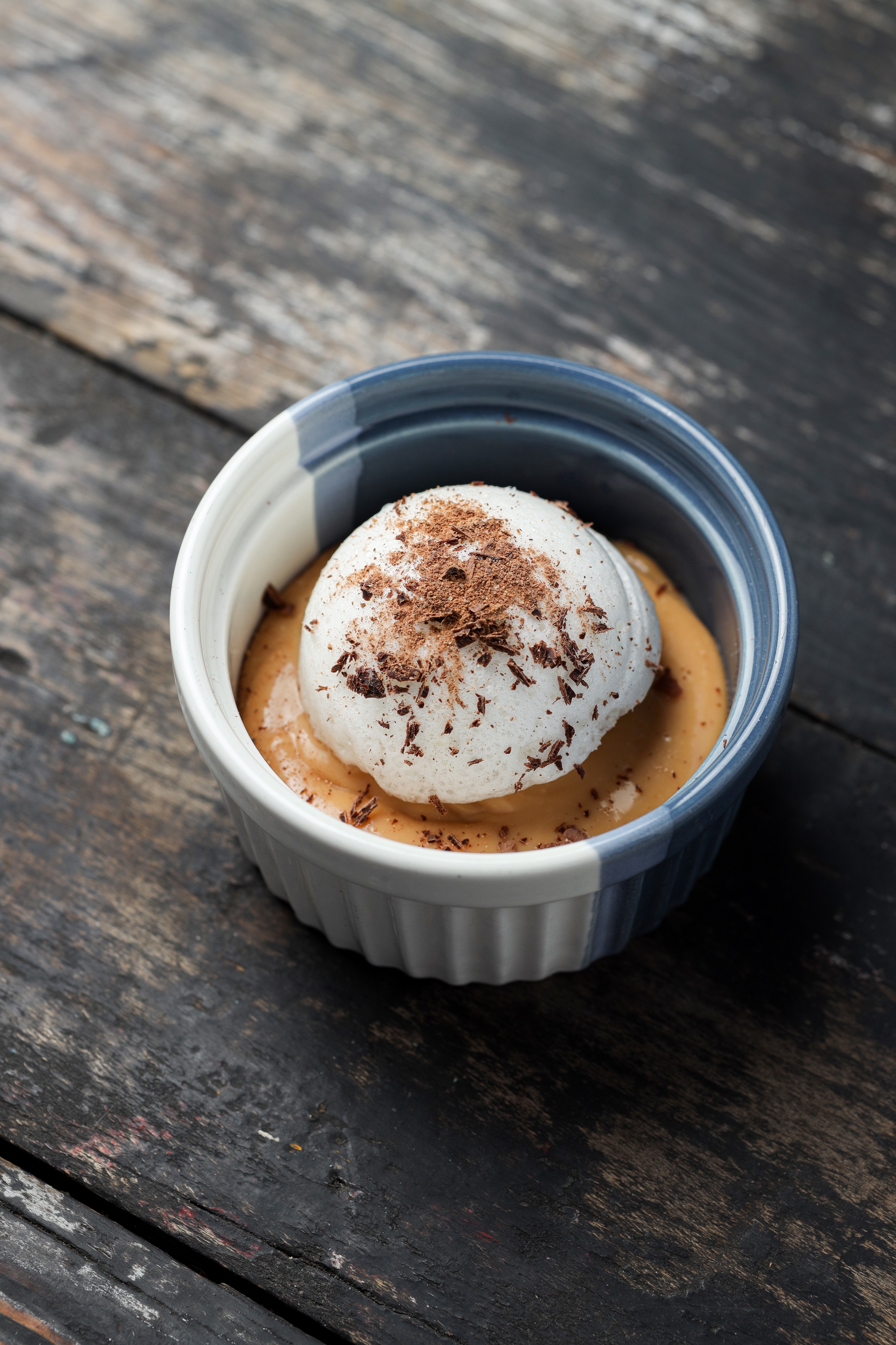 WHITE ICELAND IN CARAMEL