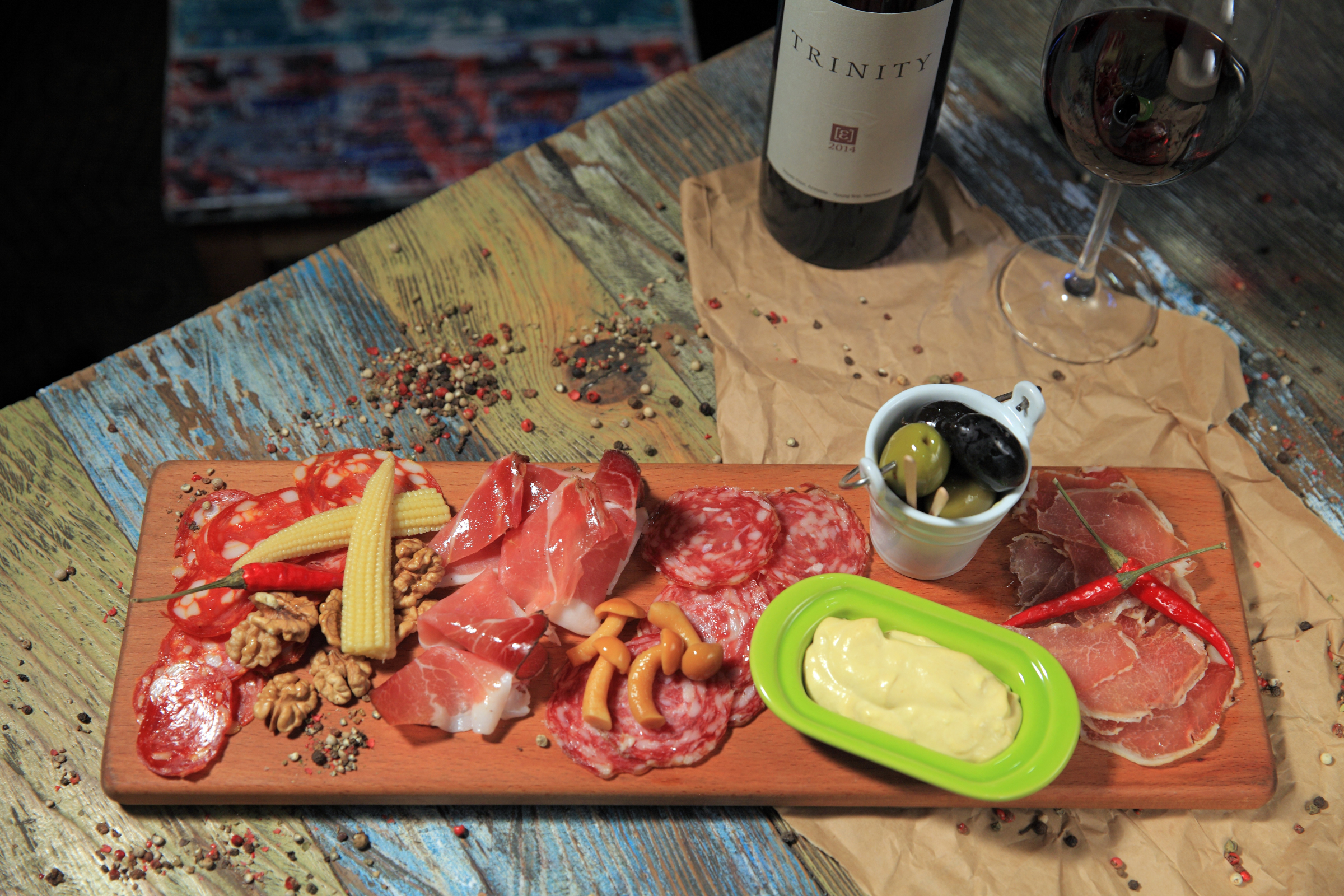 MEAT, CHEESE & OLIVES