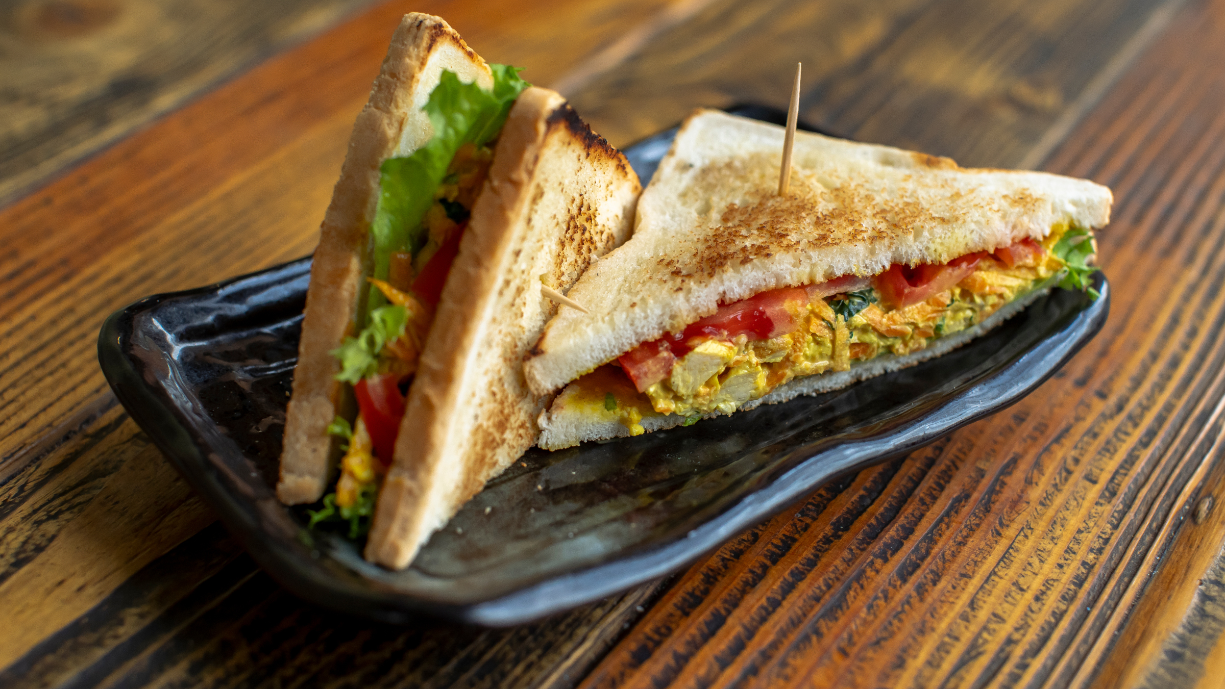 COLORFUL CHICKEN SANDWICH