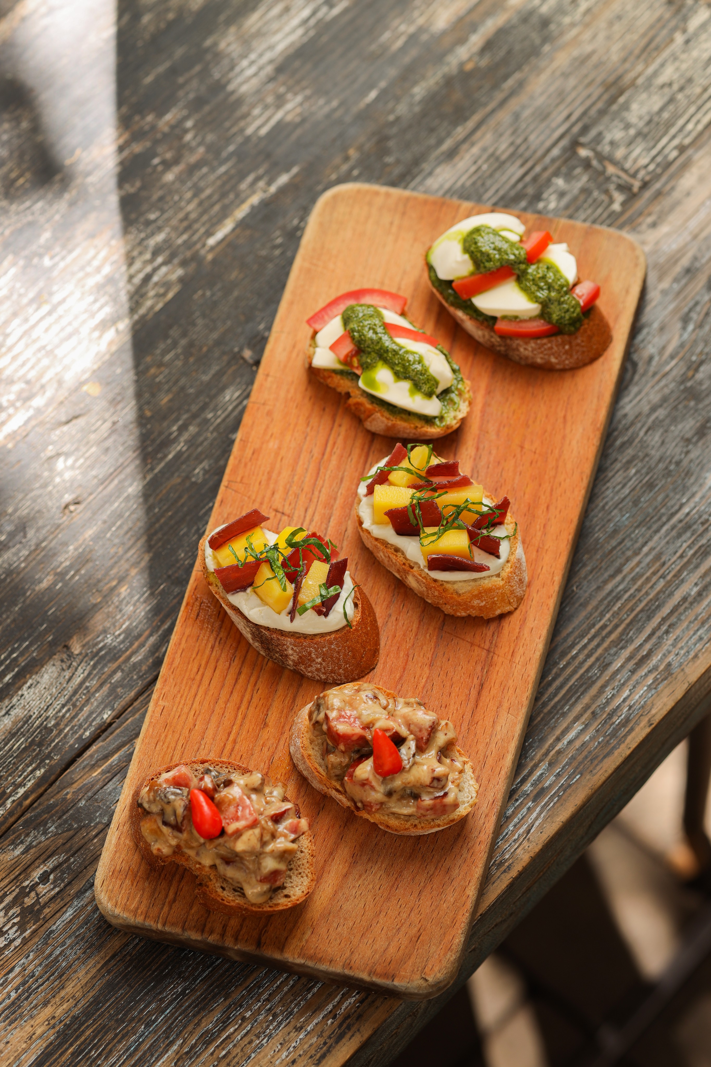 INTERFLOT ON BAGUETTE SLICES