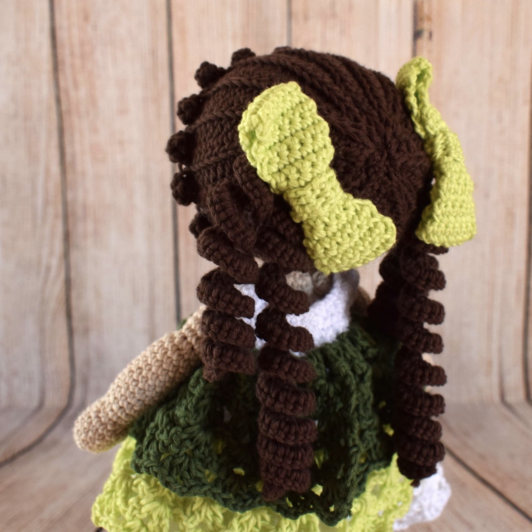Muñeca de ganchillo tirabuzones