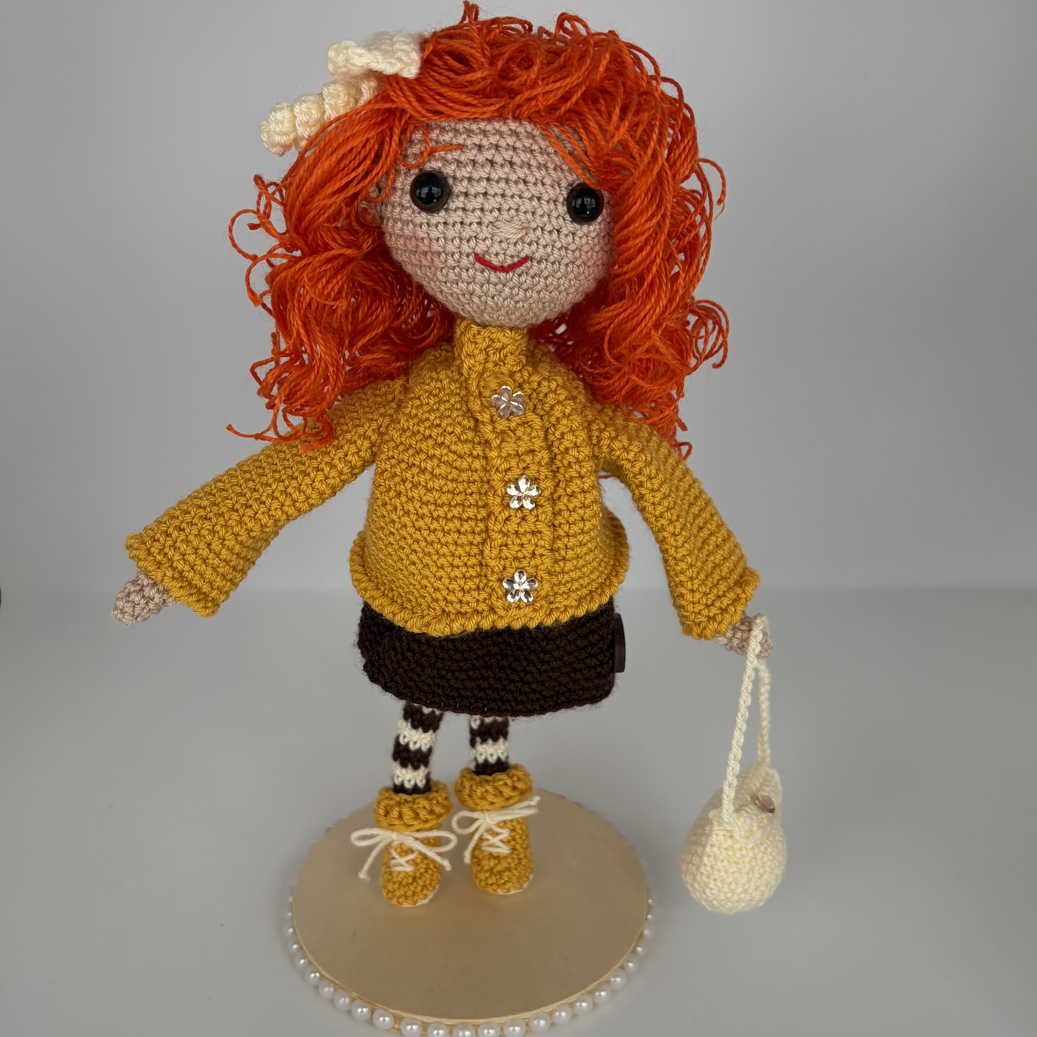 Muñeca de ganchillo pelirroja