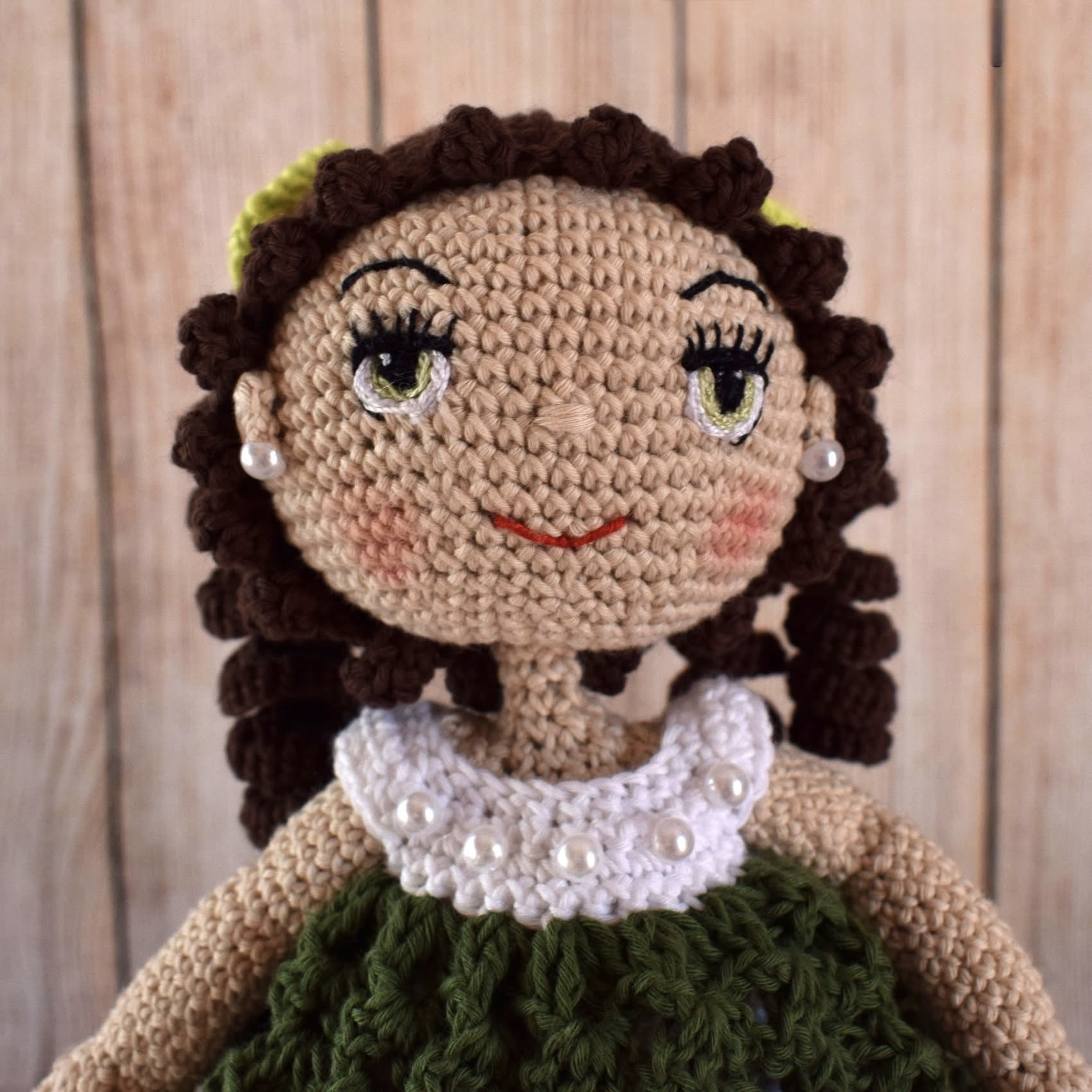 Muñeca de ganchillo tirabuzones